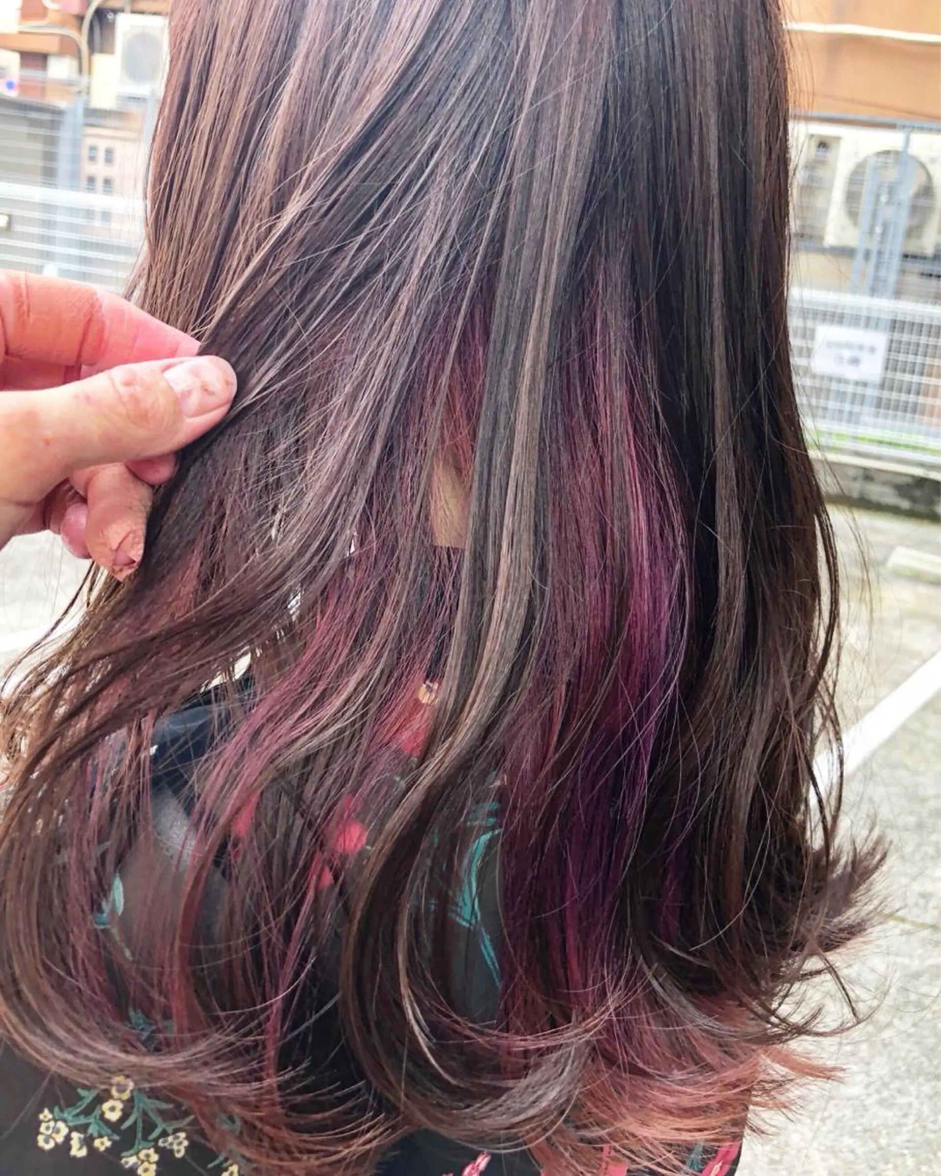 セミロング カラー アッシュ ピンクカラー パープルカラー パープルアッシュ クロスパーマ× 透明感カラー✂︎のヘアスタイル