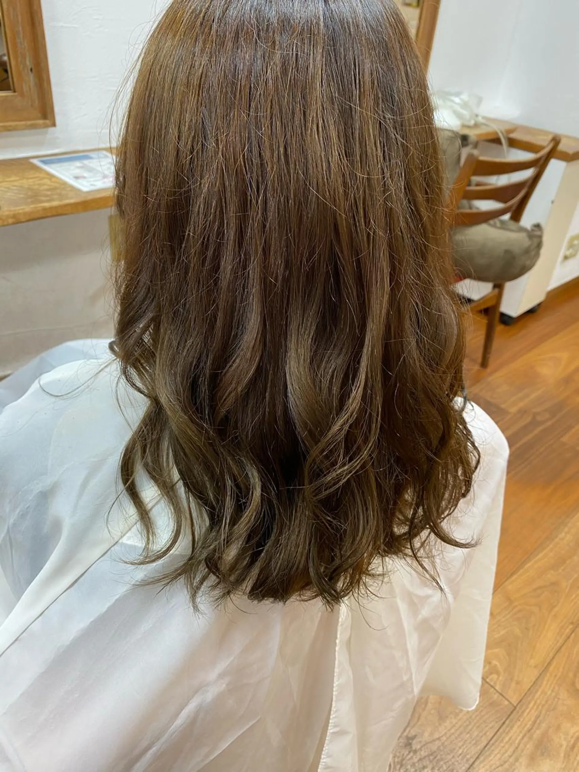 ロング カラー 安澤 彩奈のヘアスタイル