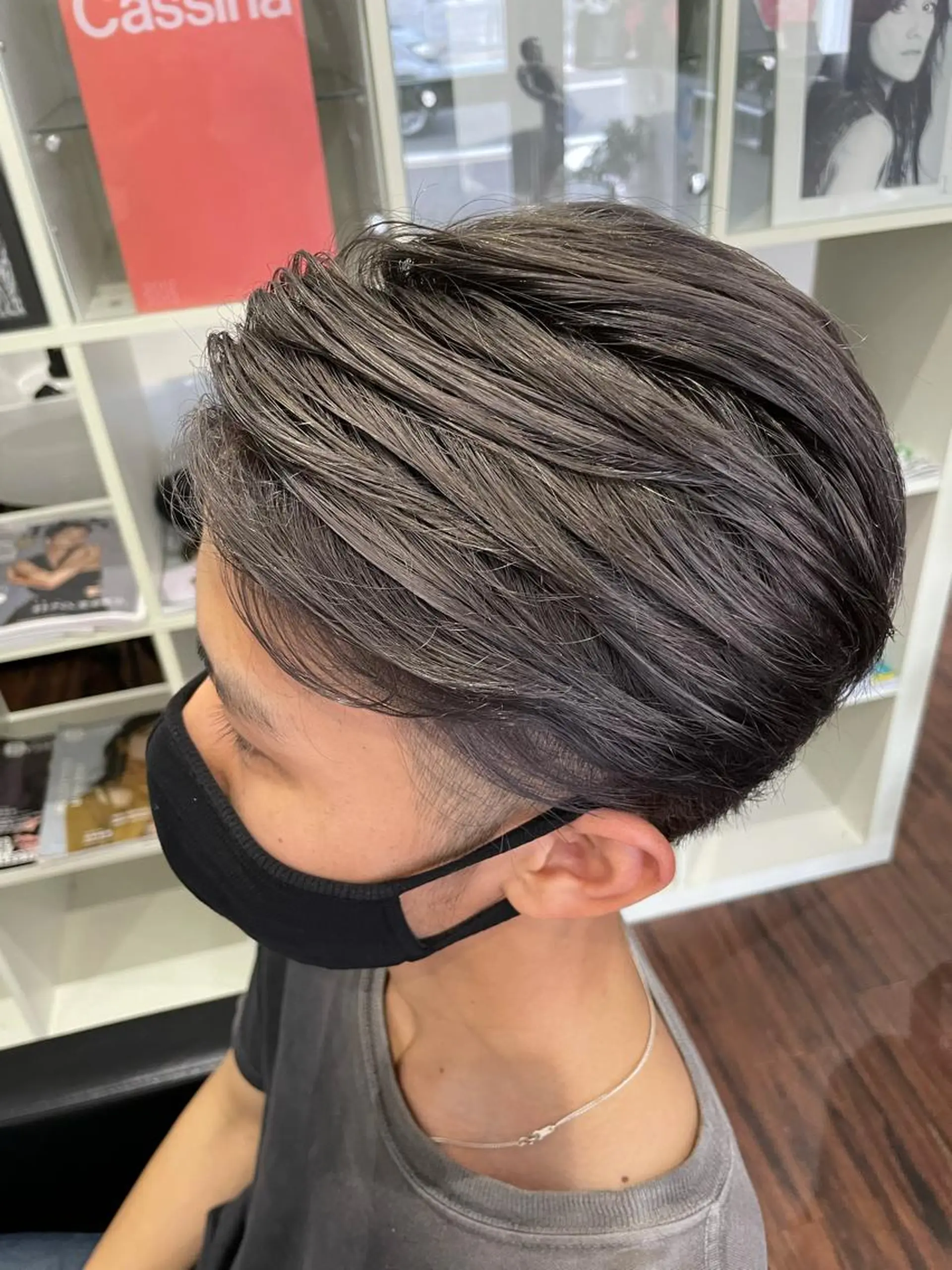 カラー メンズ メンズブリーチ フェードカット メンズハイライト メンズインナーカラー マッシュ カット ヘアカラー トリートメント SHINYA シンヤヘアーズのヘアスタイル