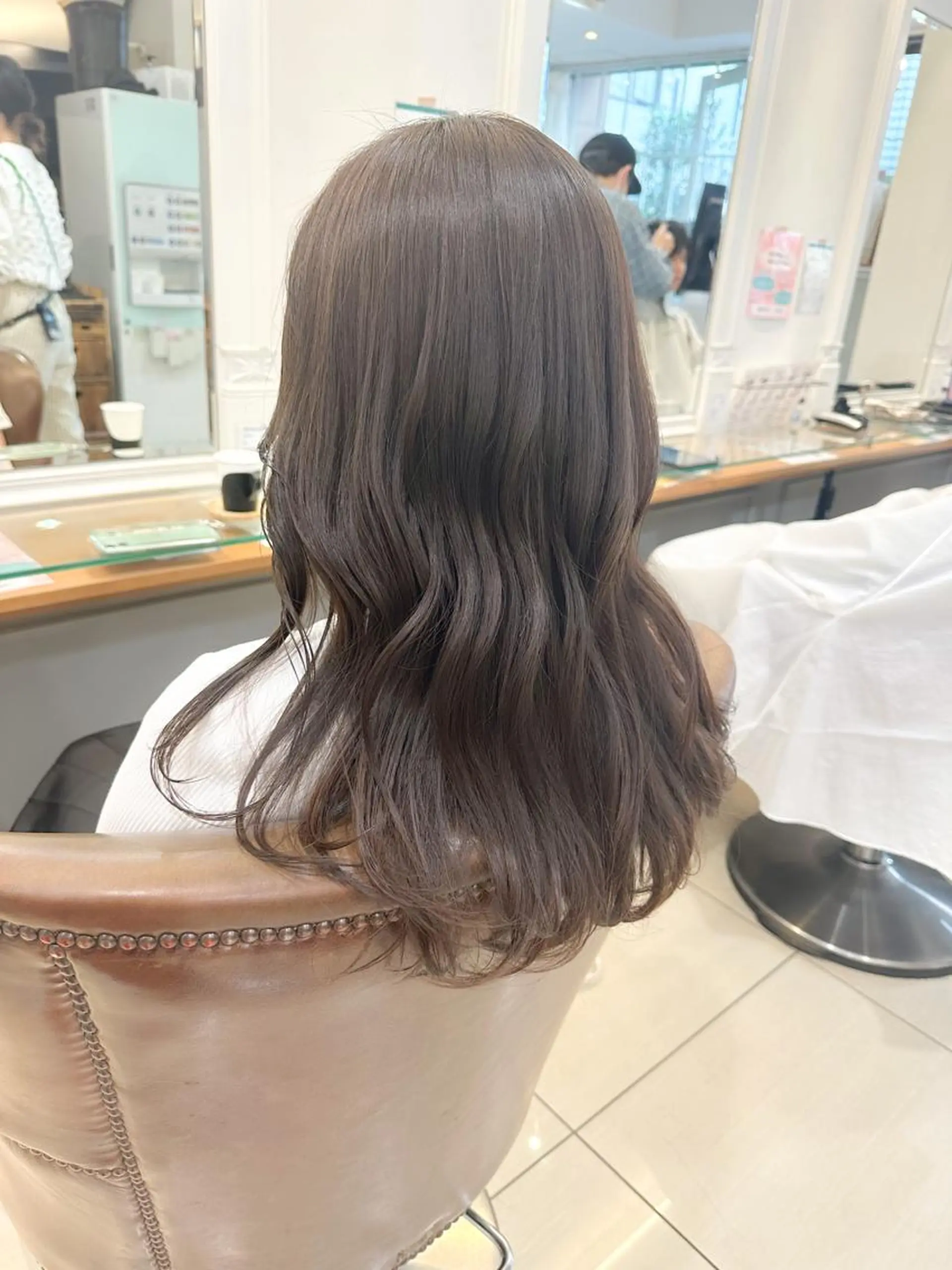 ロング カラー オリーブカラー オリーブグレー カット ヘアカラー ✨カラー支持No.1 🧸ワキ カナコ🧸のヘアスタイル