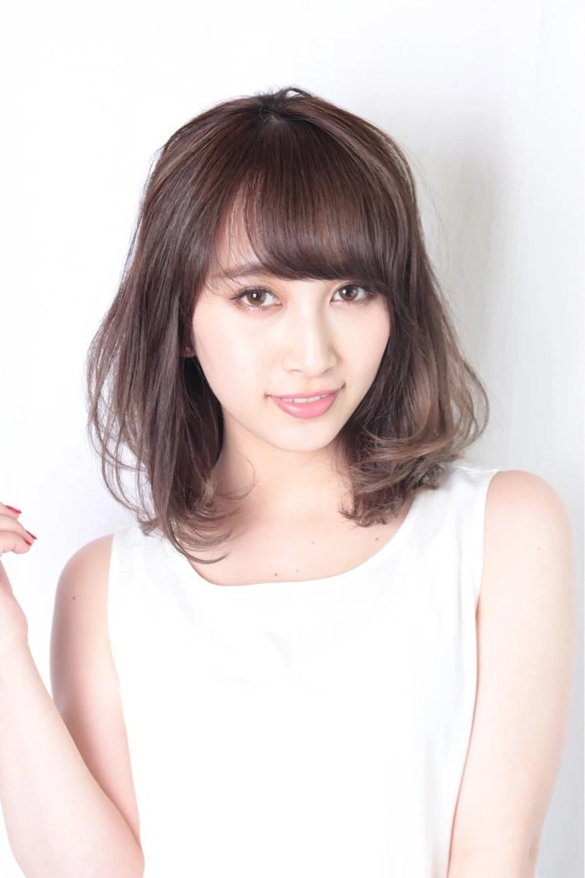 セミロング カラー 平 ちひろのヘアスタイル