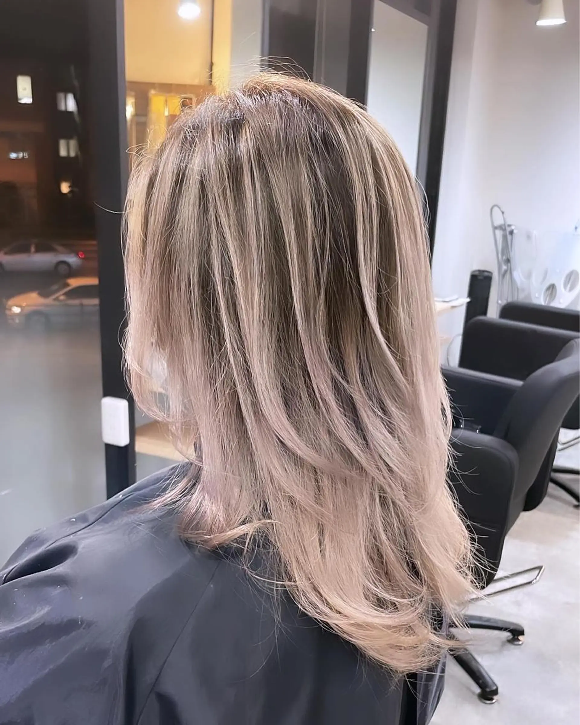 ミディアム カラー バレイヤージュ レイヤーカット ヘアカラー トリートメント 難波ブリーチカラー 伊藤洋輝のヘアスタイル