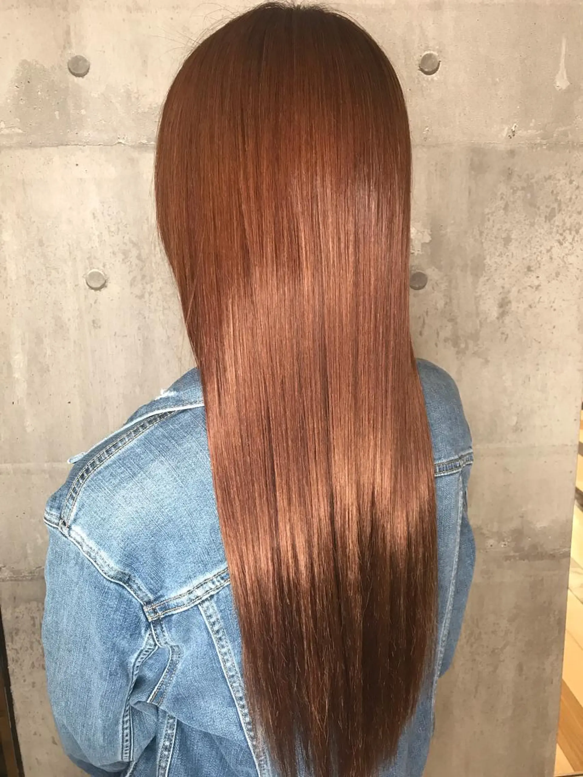 ロング カラー オレンジ オレンジピンク ピンクカラー カット ヘアカラー トリートメント 髪質改善ｶﾗｰ ｹｱﾌﾞﾘｰﾁ/ﾀﾑのヘアスタイル