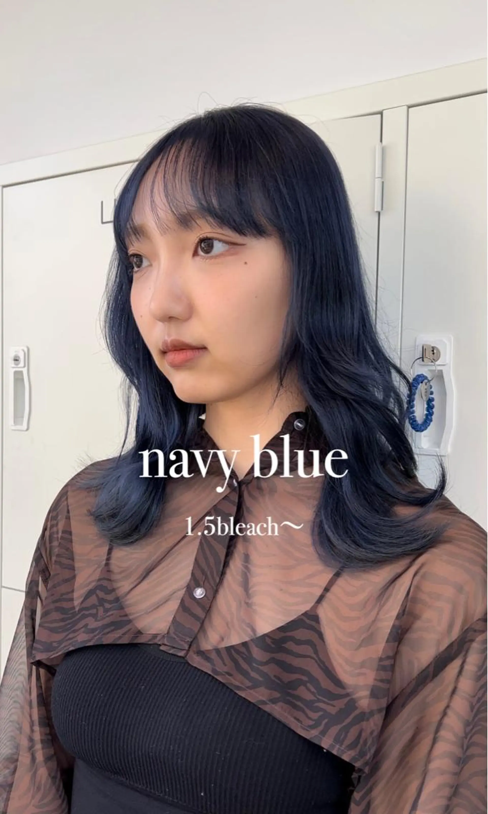 セミロング カラー ブリーチ ネイビーカラー ヘアカラー Kana 🍋 ハイトーン【高円寺】のヘアスタイル