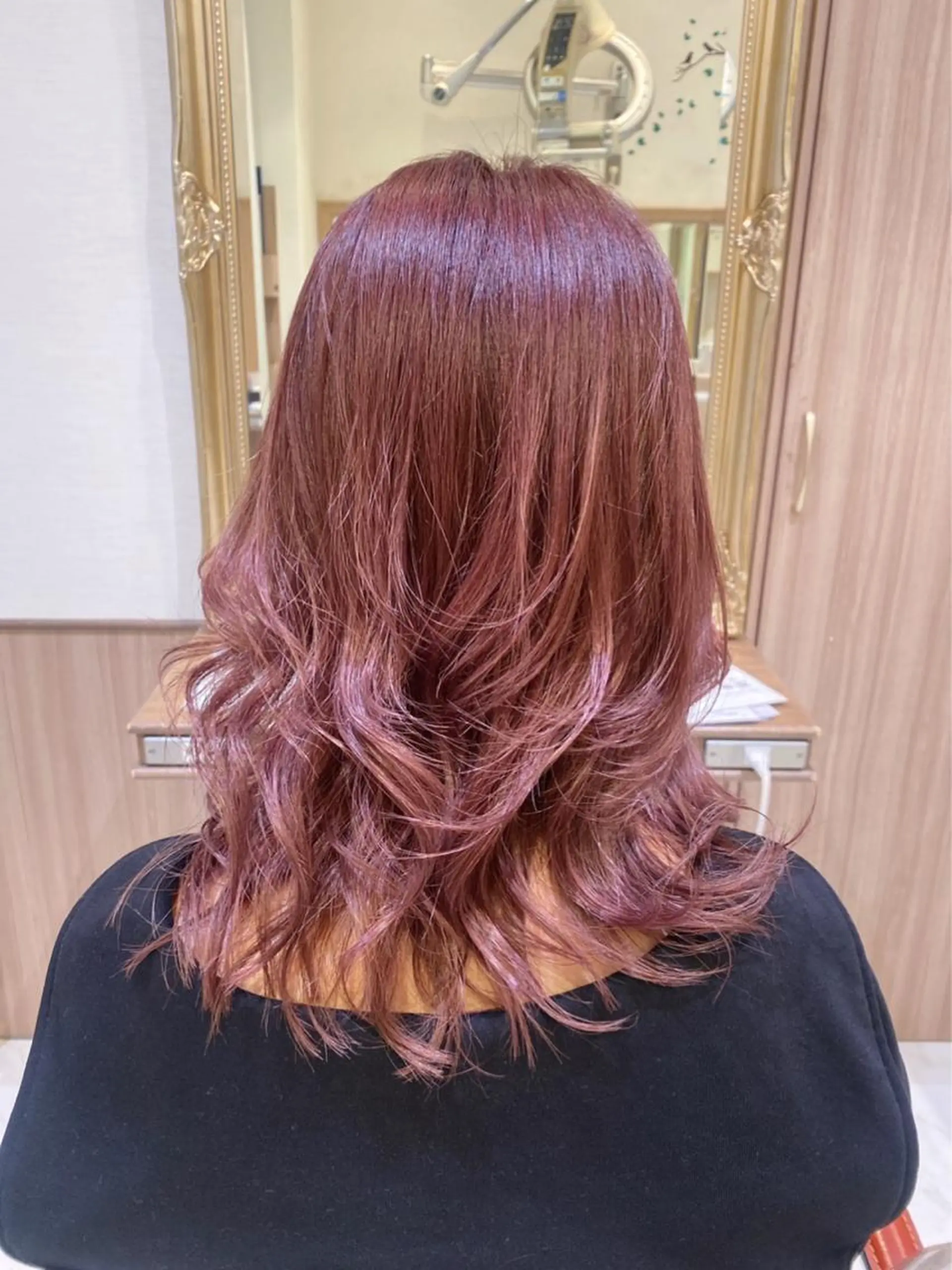 ミディアム カラー 古川 琴美のヘアスタイル