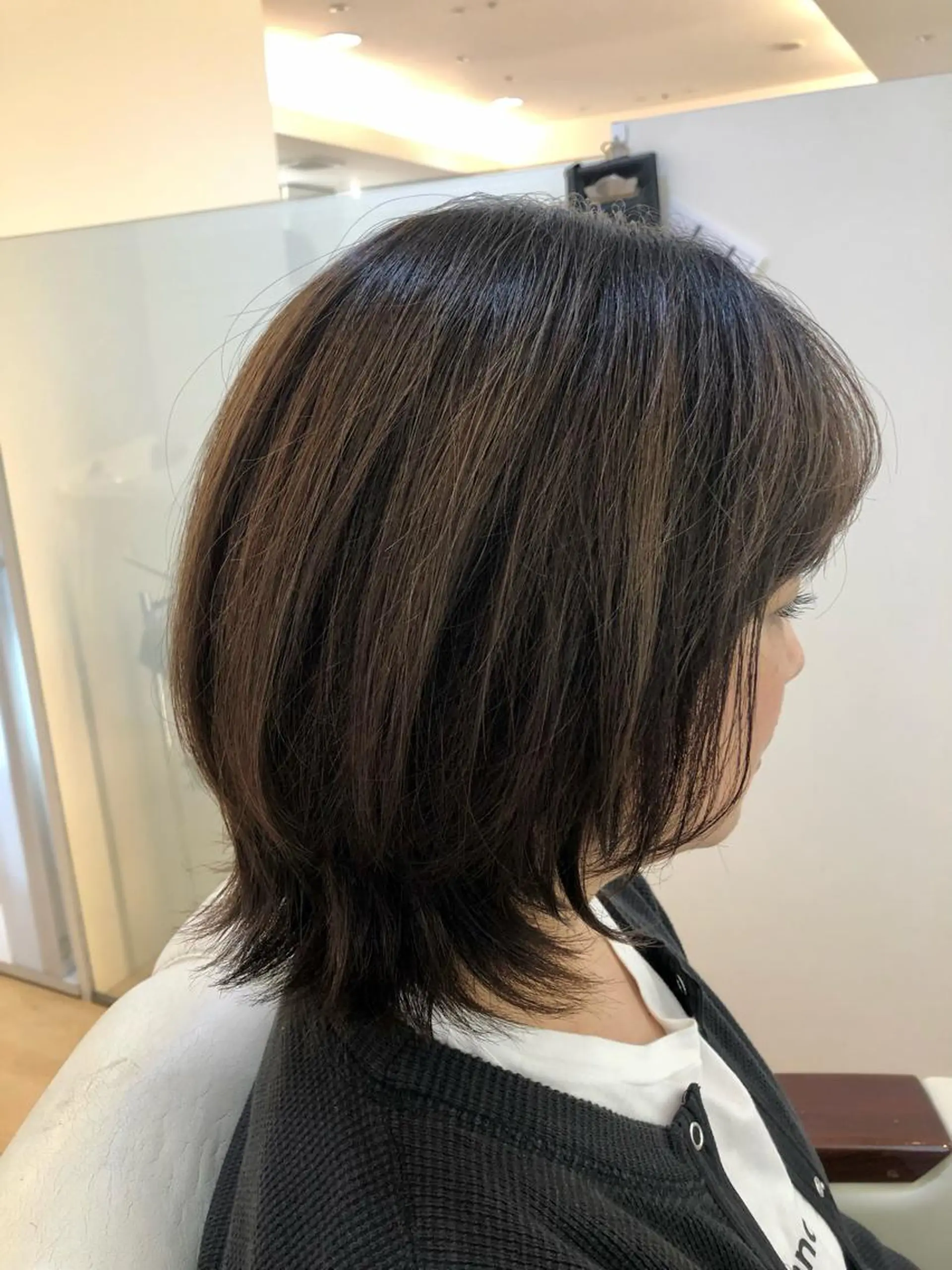 ミディアム ボブ 外ハネヘア 山岡 徹也のヘアスタイル