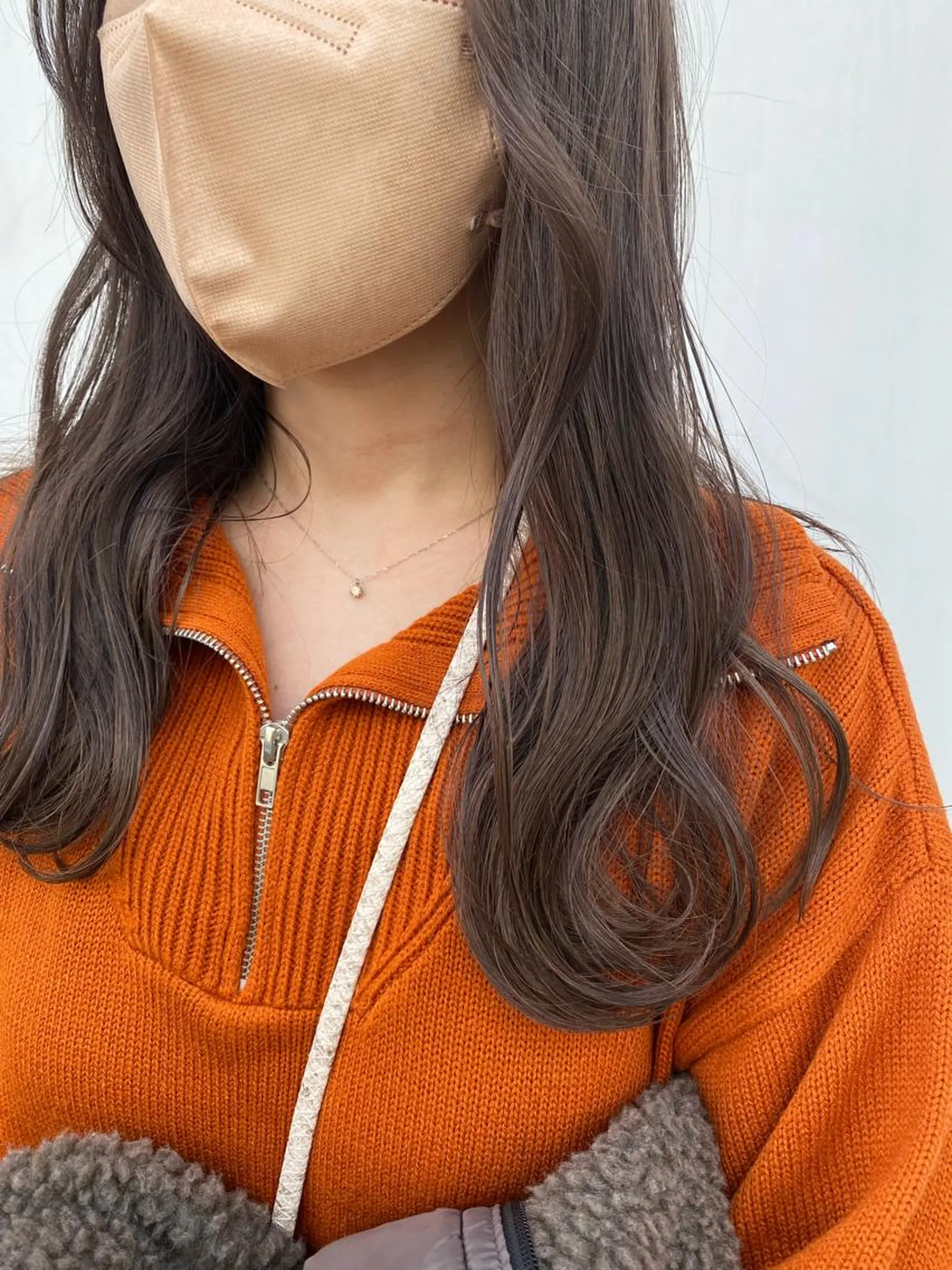 セミロング W所属・小林 朋花のヘアスタイル