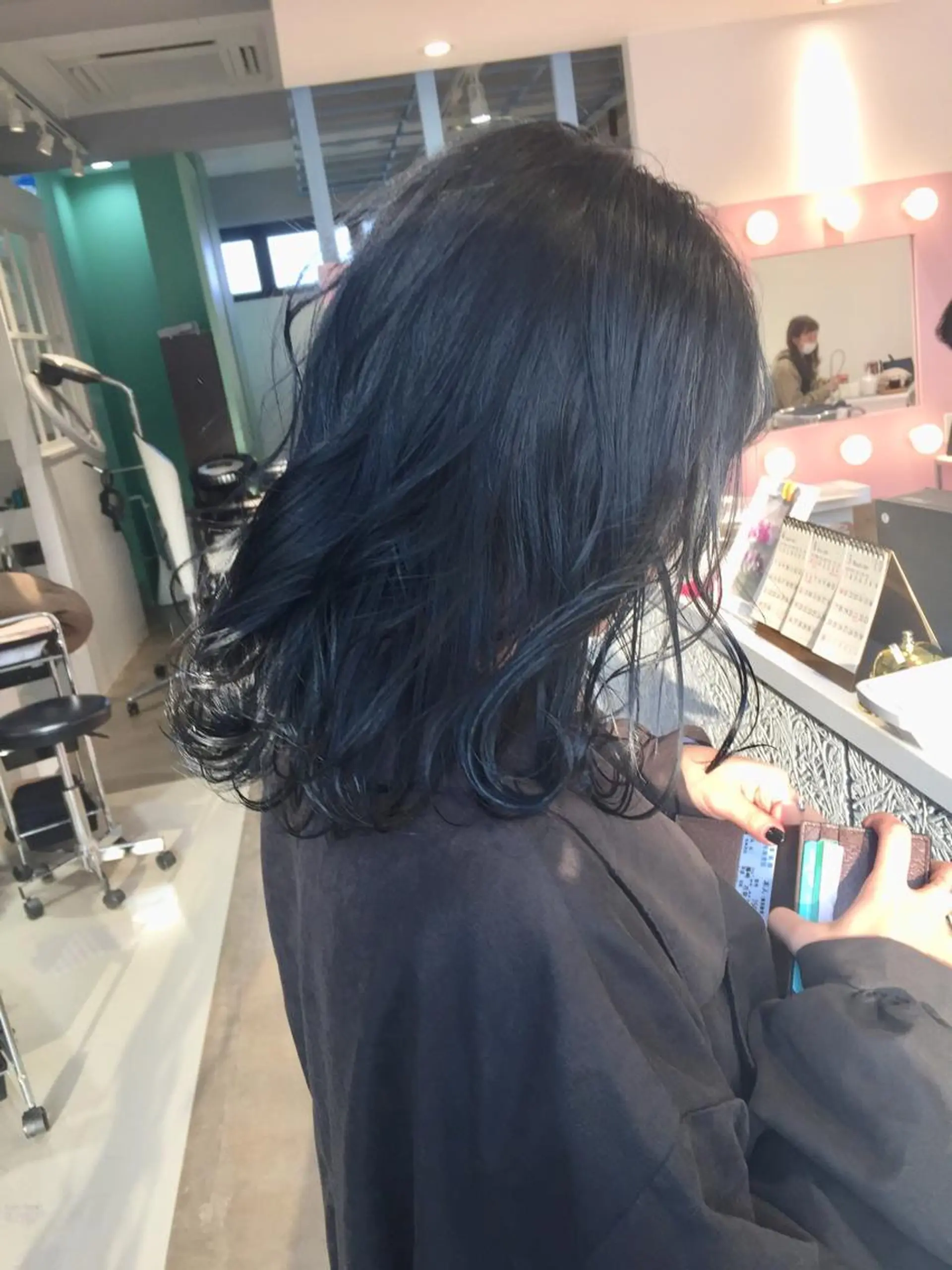 ミディアム カット ヘアカラー トリートメント 所渉/韓国レイヤー /ウルフカットのヘアスタイル