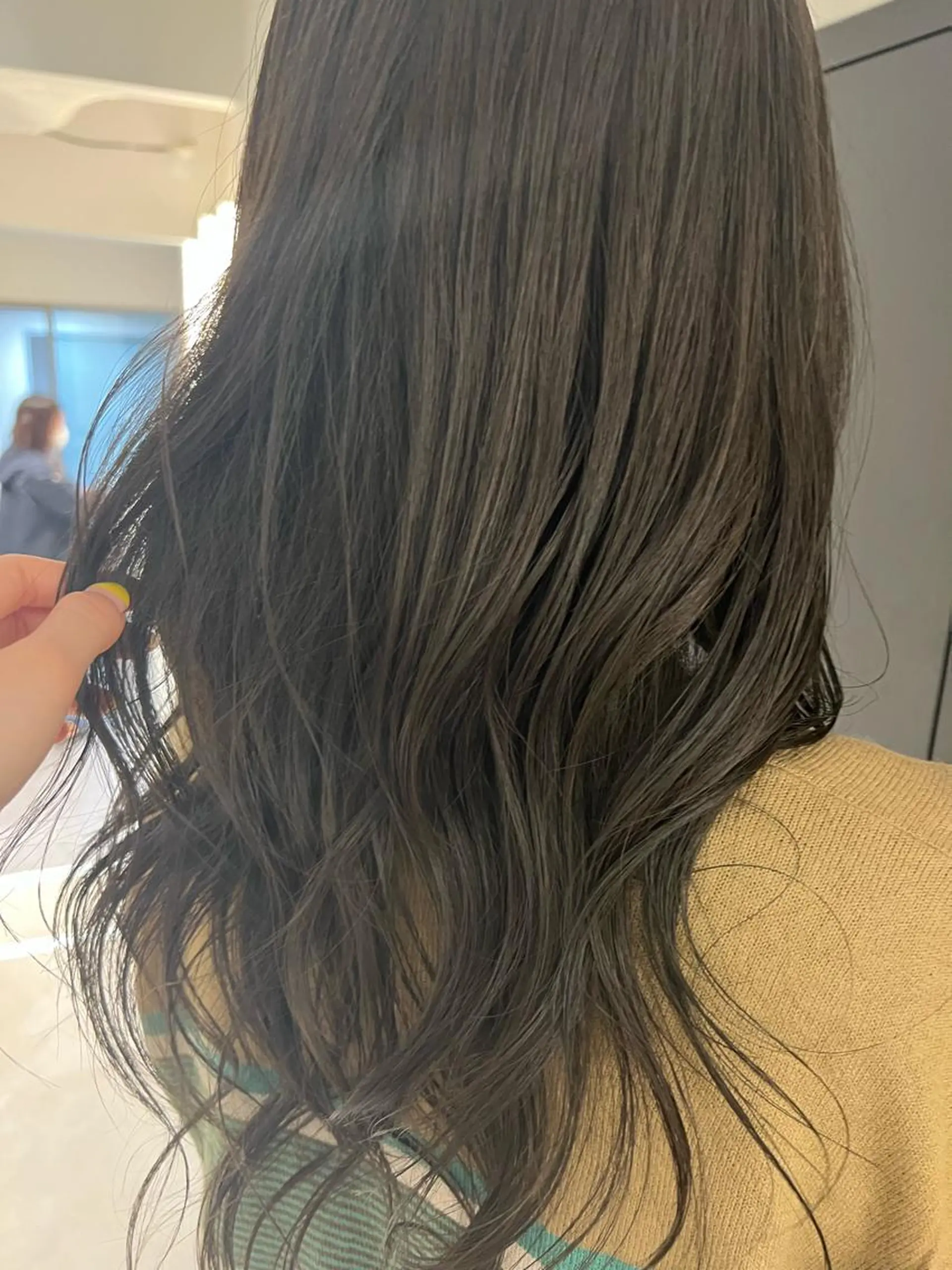 セミロング カラー ヘアアレンジ ベージュカラー オリーブベージュ 暗髪カラー🫐パーマ おくだりんかのヘアスタイル