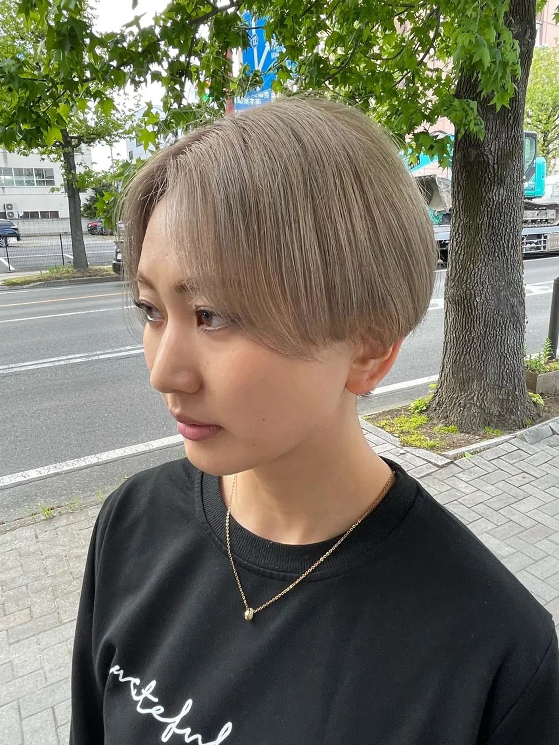 カラー ブロンド グレージュ ミルクティーグレージュ オノ アカネのヘアスタイル
