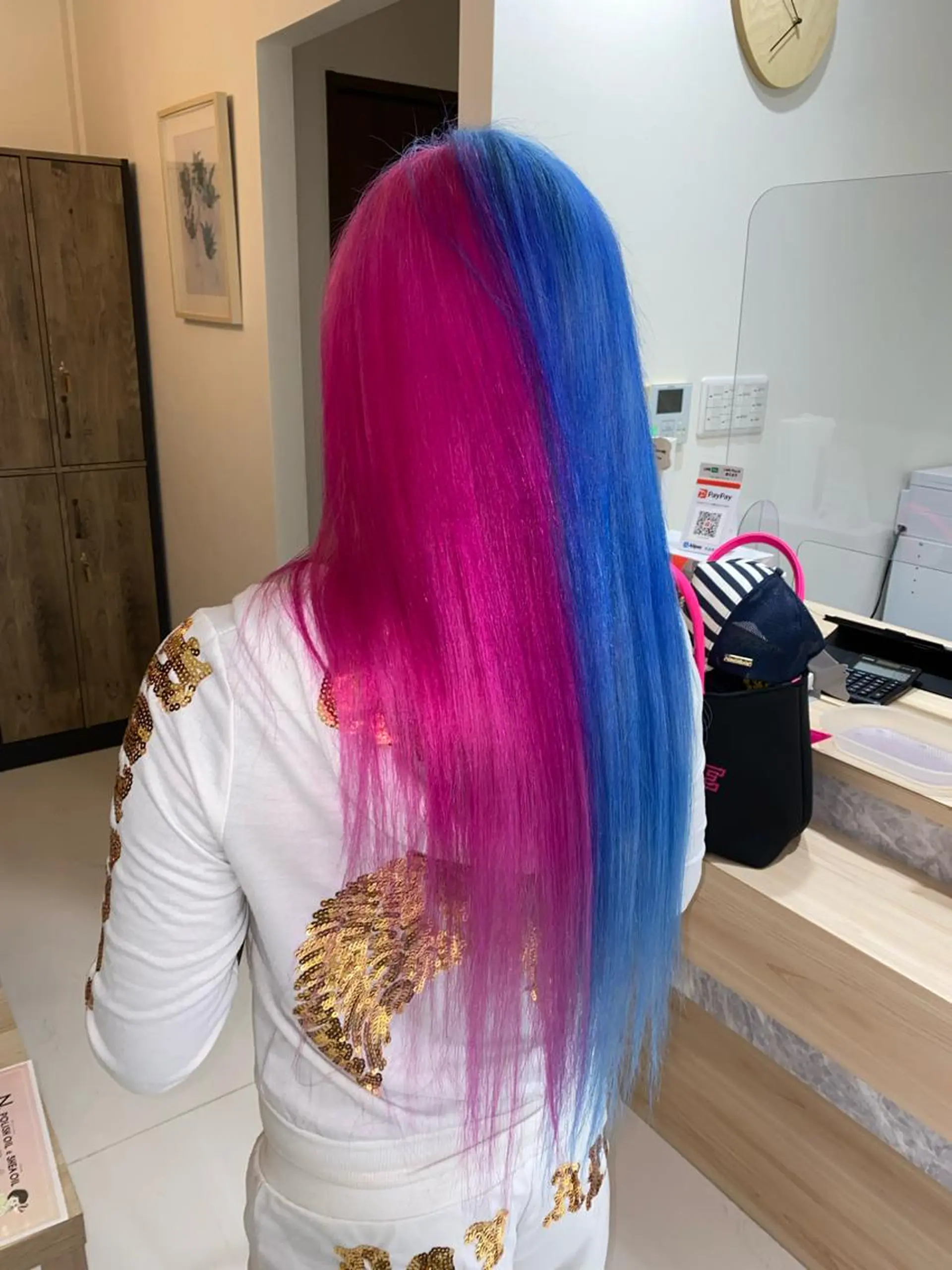 ロング ヘアカラー 手塚 麗のヘアスタイル