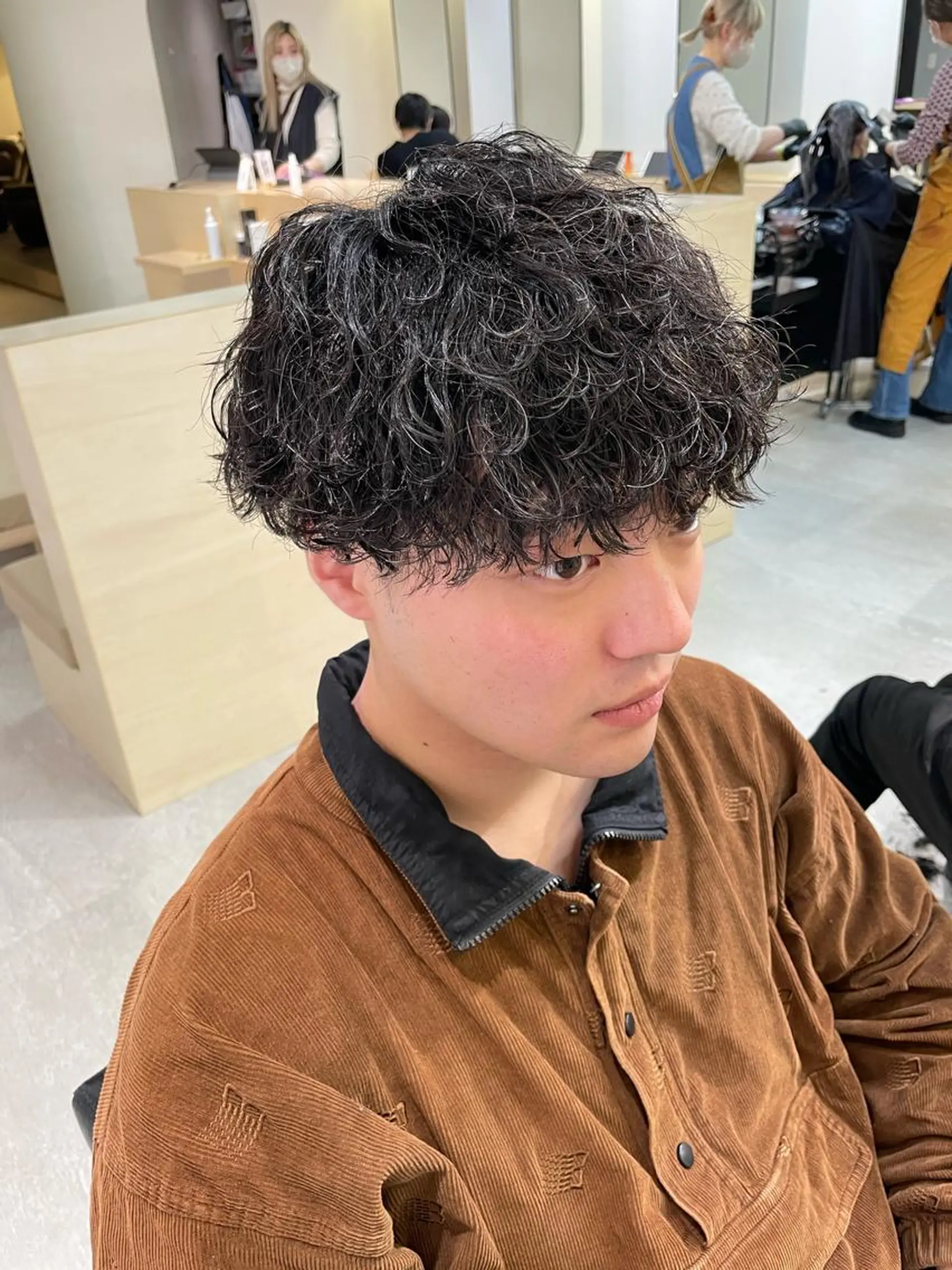 ミディアム カット パーマ マエダ リョウのヘアスタイル