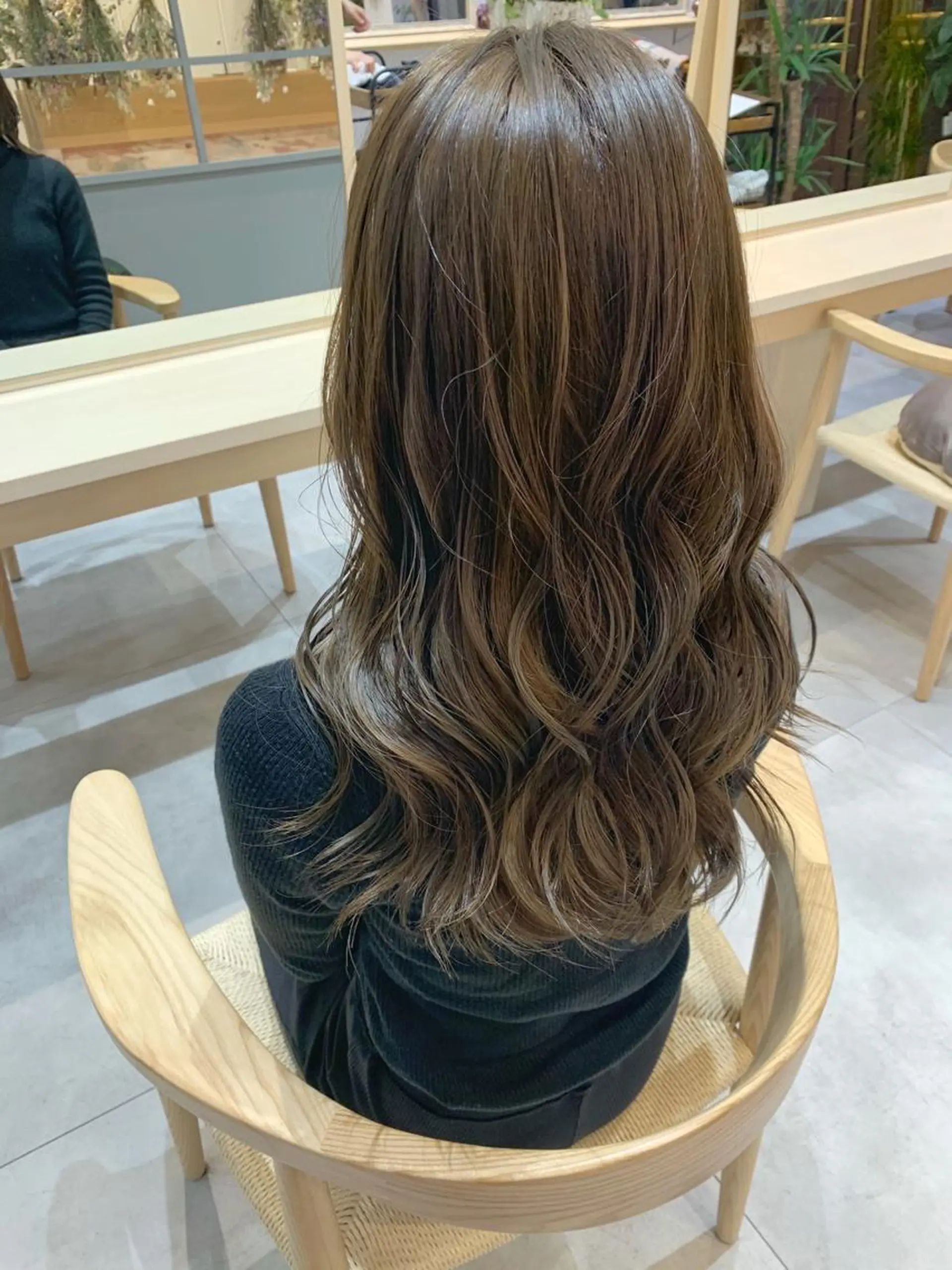 ロング カラー グレージュ 船津 佳奈美のヘアスタイル