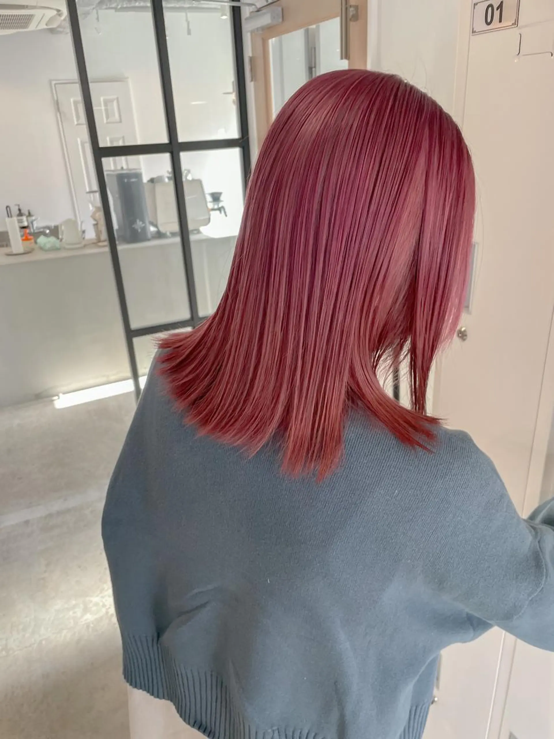 ミディアム カラー ベージュカラー ブリーチ ダブルカラー ピンクカラー ピンクベージュ カット ヘアカラー Takuma Suzuki中目黒のヘアスタイル