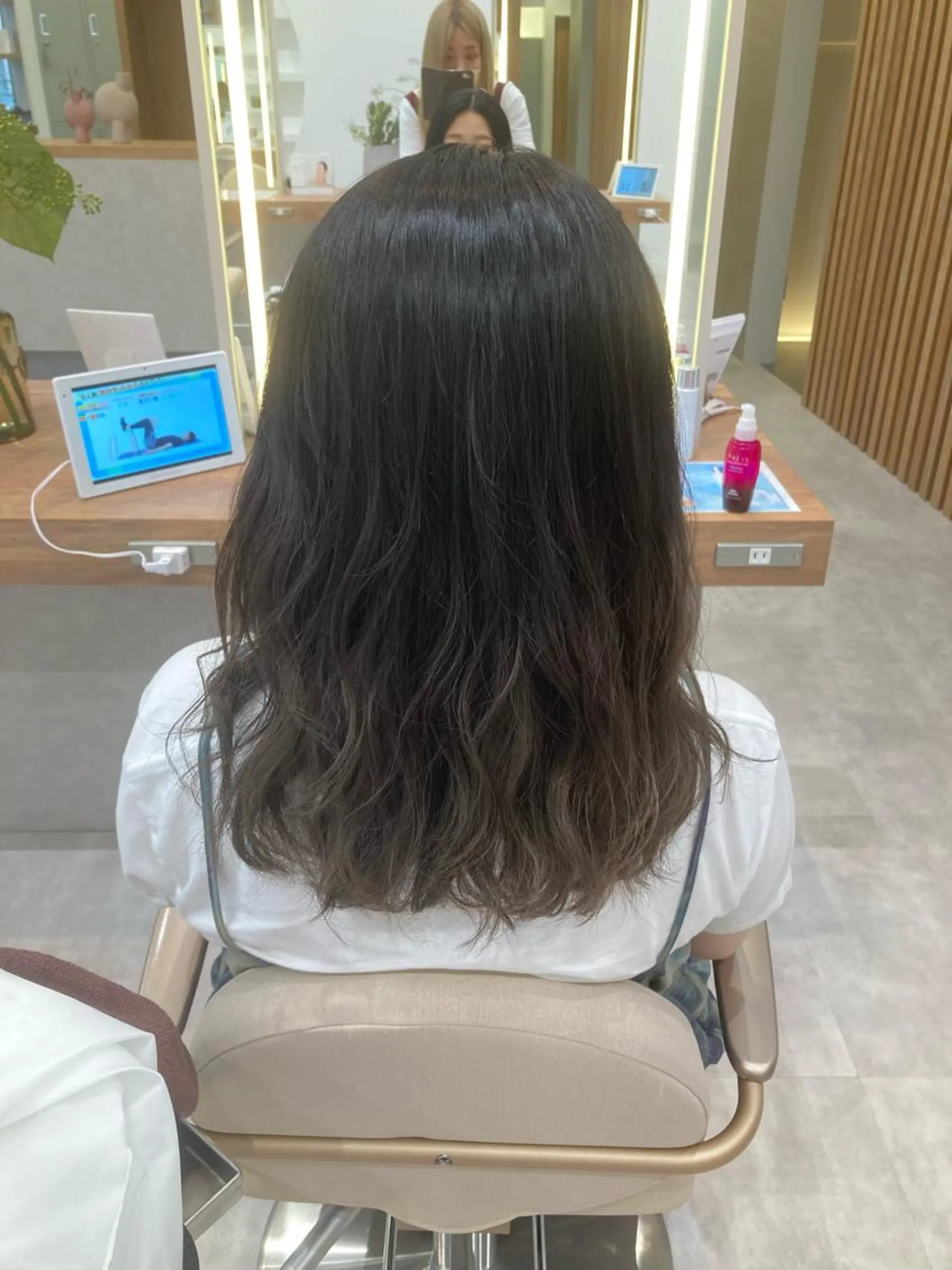 ミディアム カラー 一ノ瀬 蘭のヘアスタイル