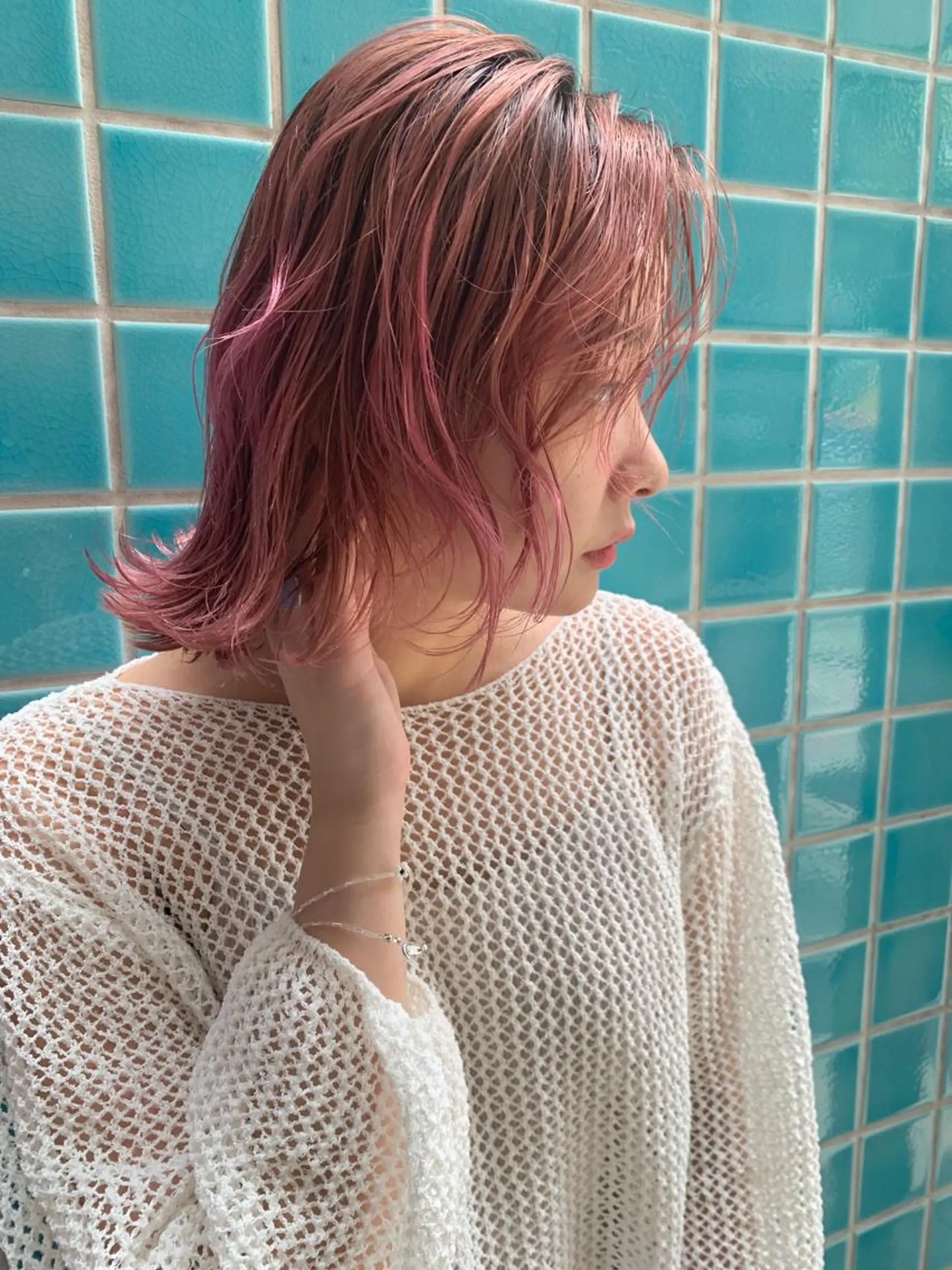 ミディアム カラー ヘアアレンジ ブリーチ ピンクカラー ヘアカラー トリートメント 艶ハイトーン/ヘア アレンジAYAKAのヘアスタイル