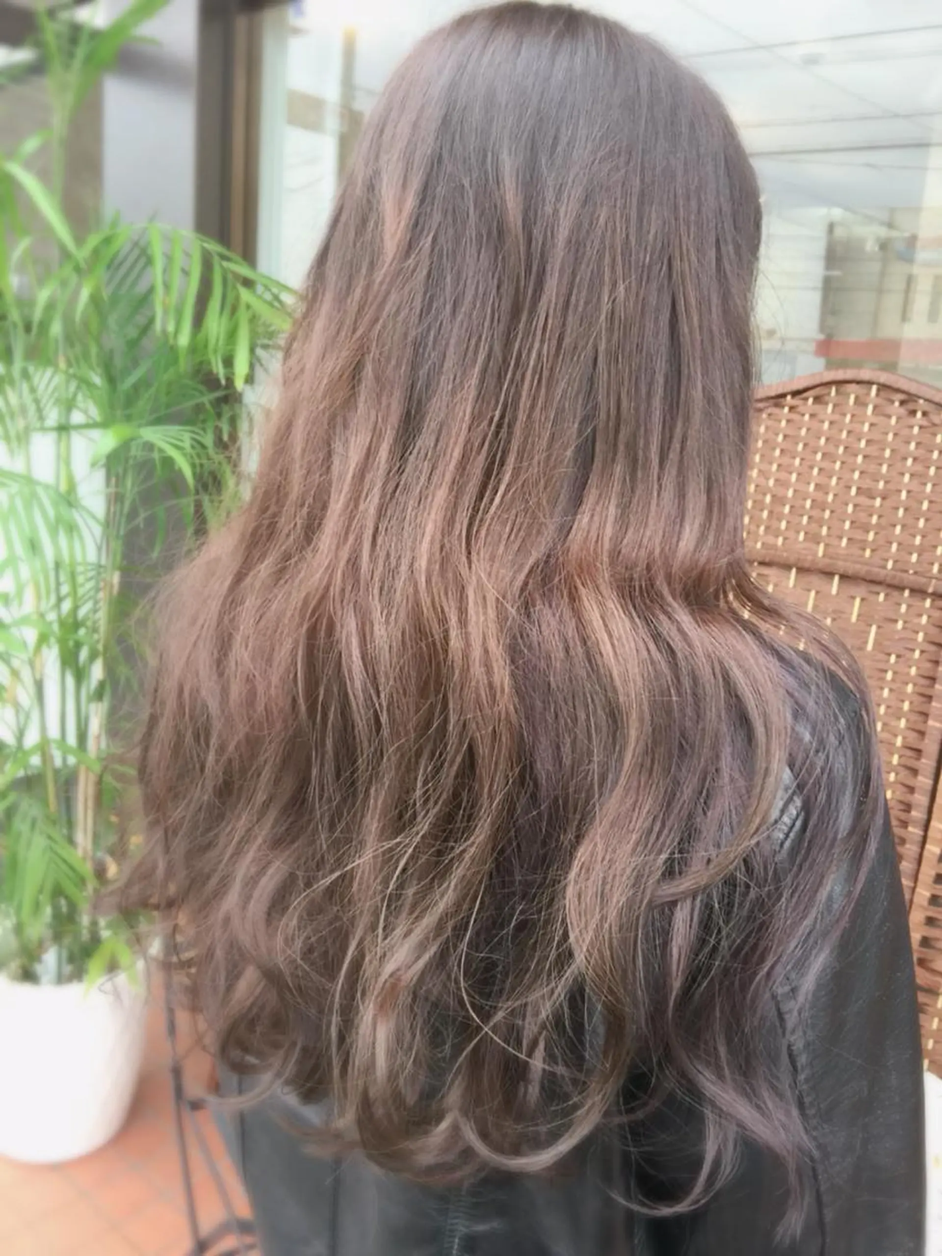 ロング レイヤーカット ank classic hair【アンククラシックヘアー】所属・バレイヤージュ ハイライト　齋藤祐哉のヘアスタイル