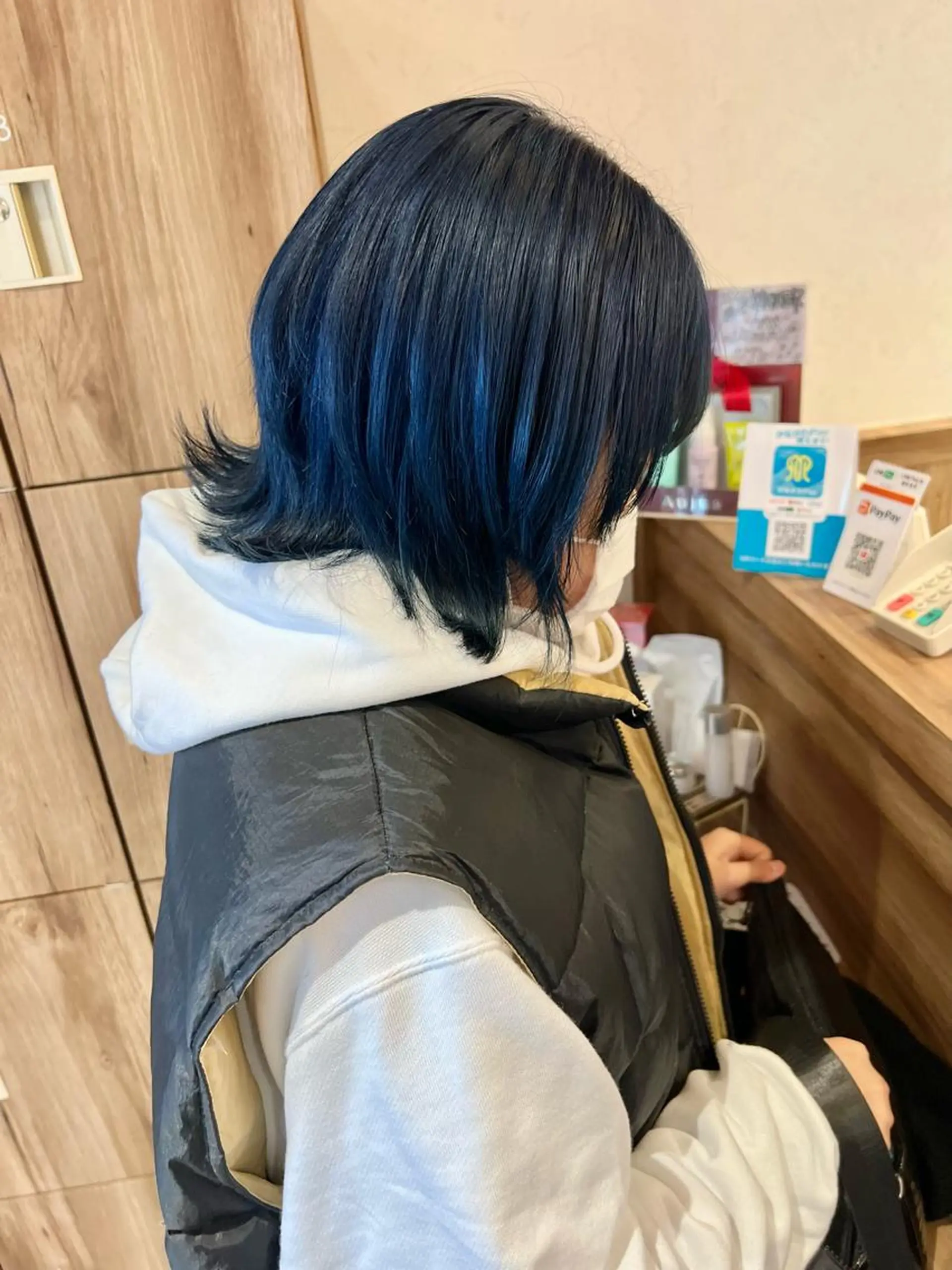 ショート カラー ブルーカラー ウルフカット Oasisgarden所属・レイヤー/ブリーチ MOMOのヘアスタイル