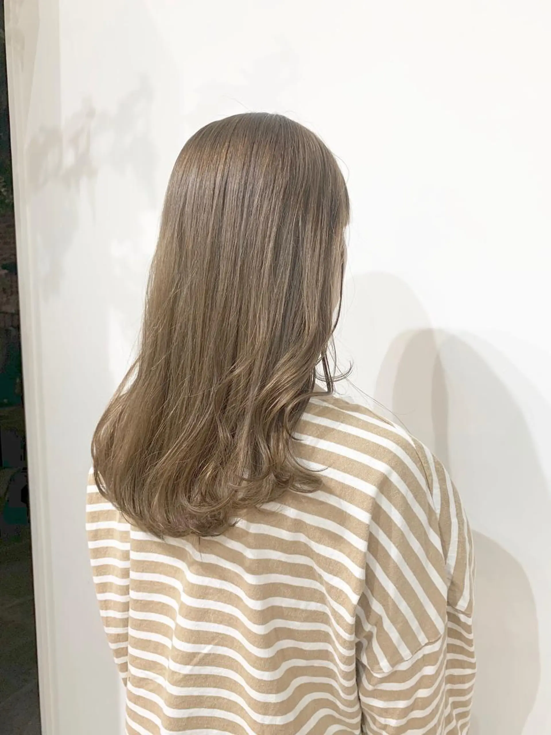 ロング カラー いけだ　ひかり ハイライトくびれヘアのヘアスタイル