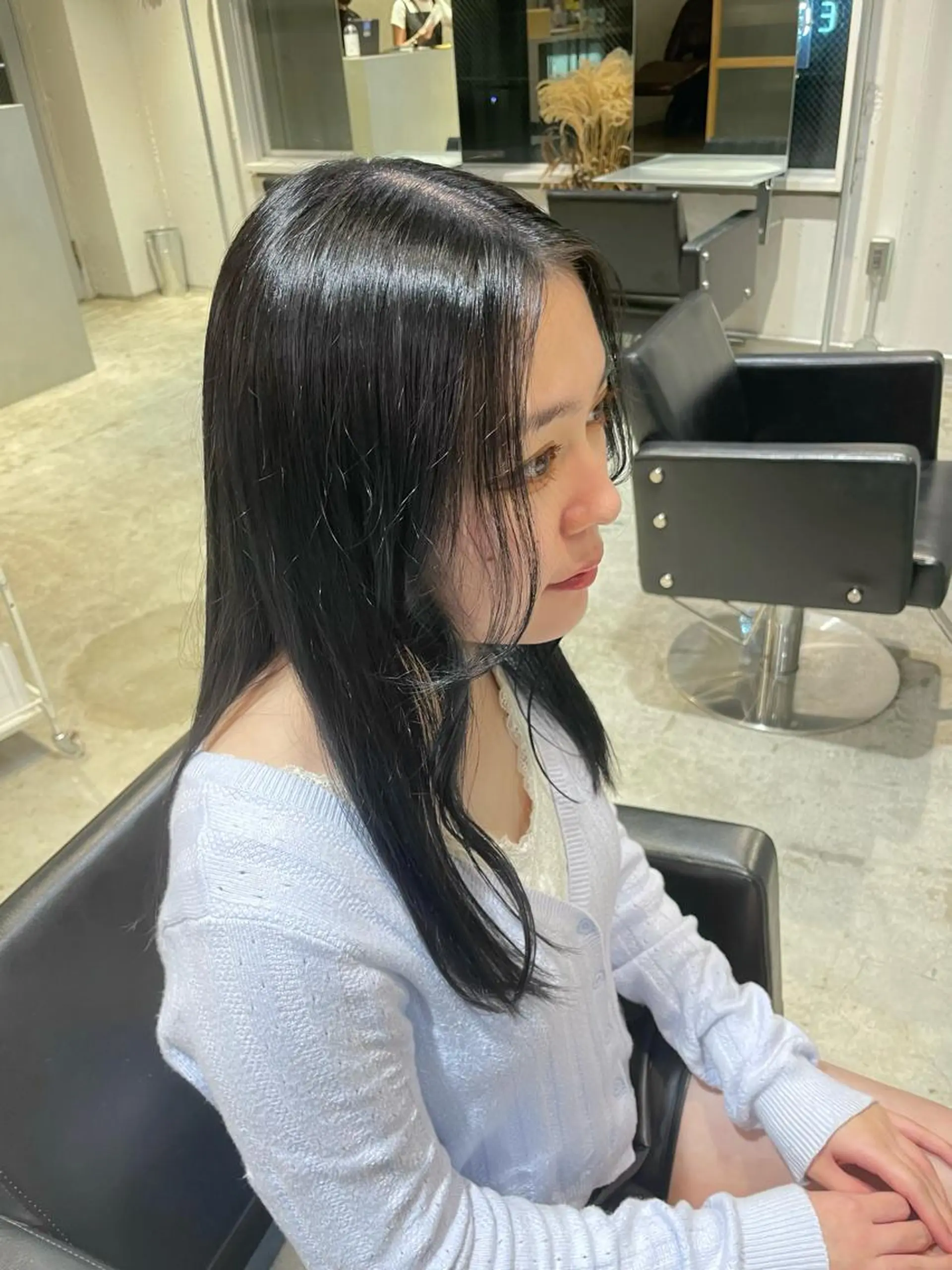 カラー 黒髪 ブルーカラー ブルーブラック ミルクティーベージュ ブリーチ🖤サヤカのヘアスタイル