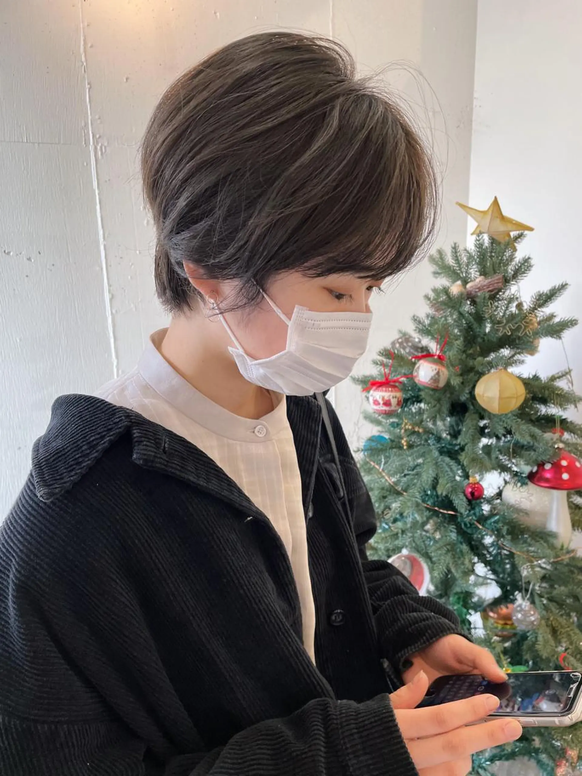 ショート オリーブカラー 長谷川のヘアスタイル