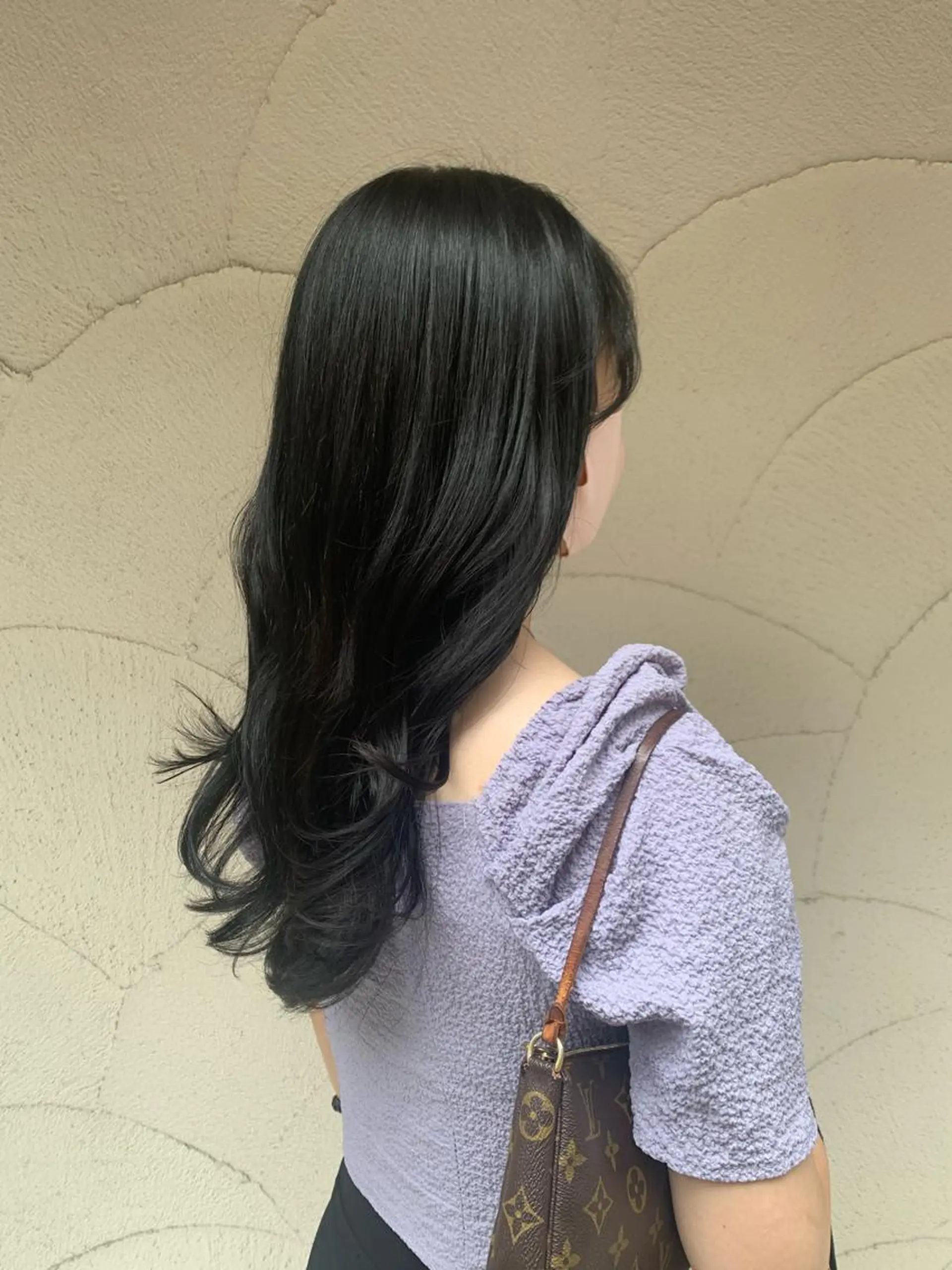 ロング カラー 黒髪 ブルーカラー ブルーブラック トリートメント カット ヘアカラー トリートメント 現地韓国ヘア🇰🇷 Chisaki치사키のヘアスタイル