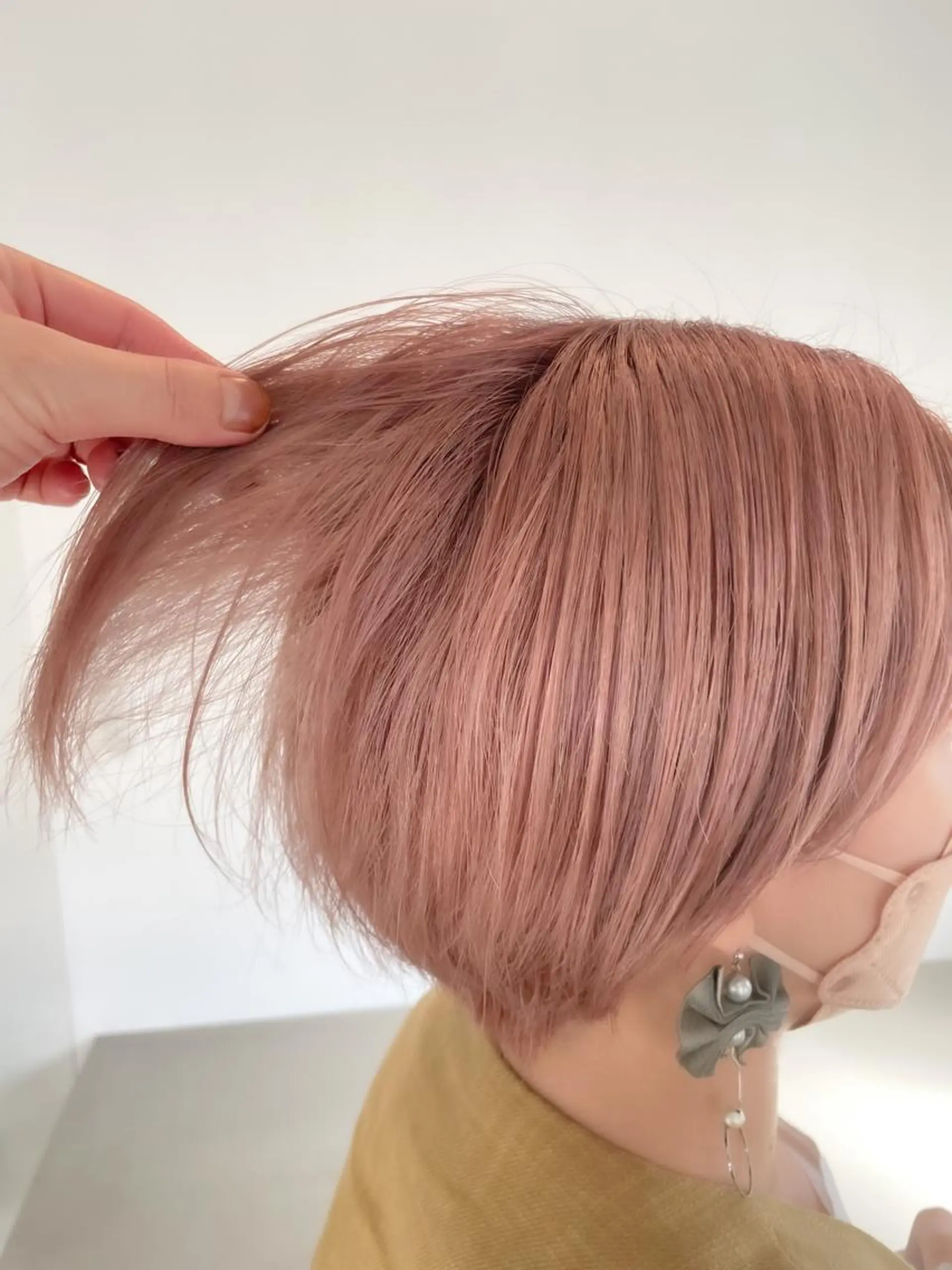 ショート カラー ベージュカラー ブリーチ ピンクカラー ピンクベージュ カット ヘアカラー Takuma Suzuki中目黒のヘアスタイル