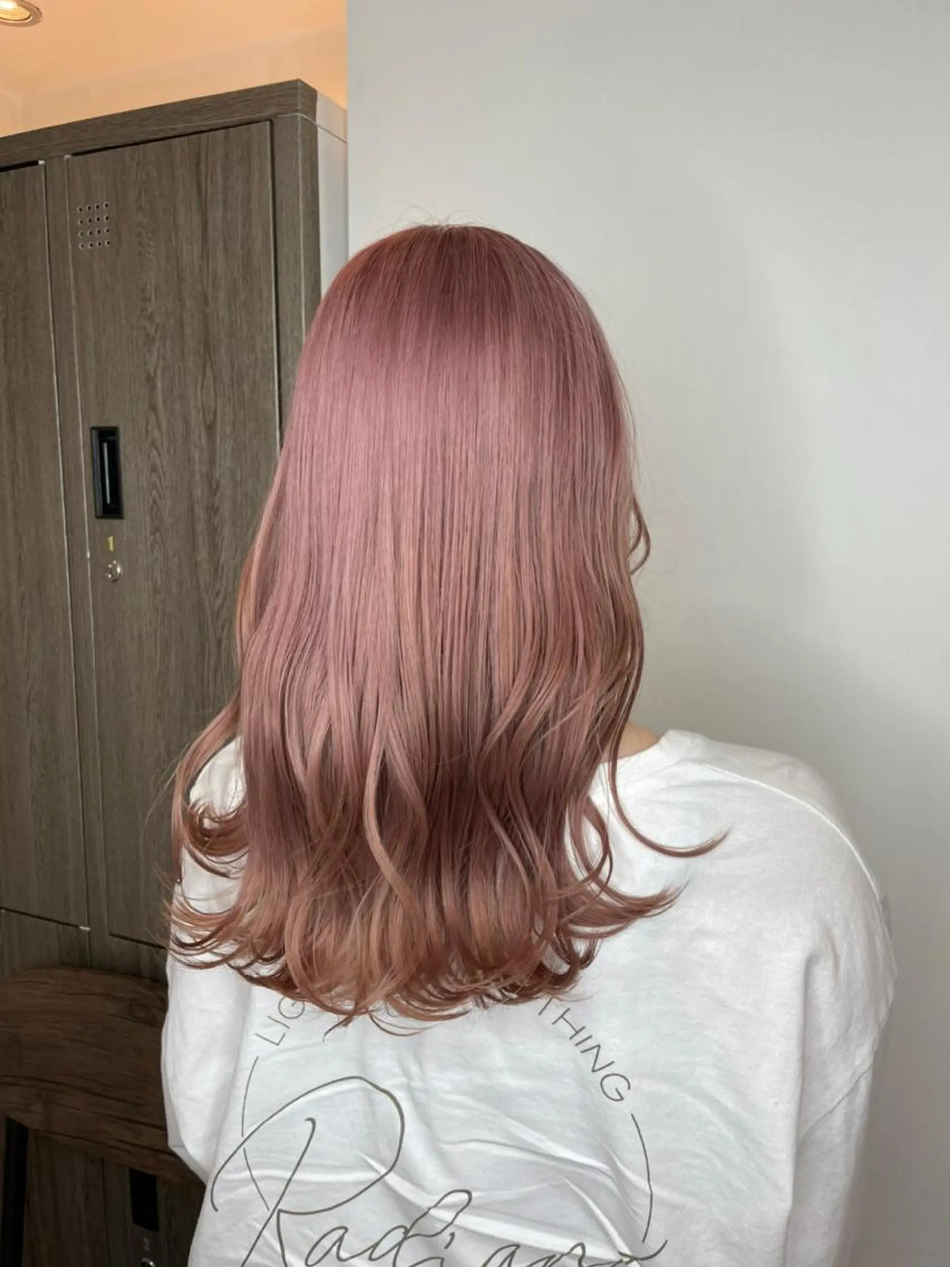 セミロング カラー パーマ ヘアアレンジ アディクシーカラー アッシュ バレイヤージュ ベージュカラー ブリーチ newi grande 横浜店のヘアスタイル