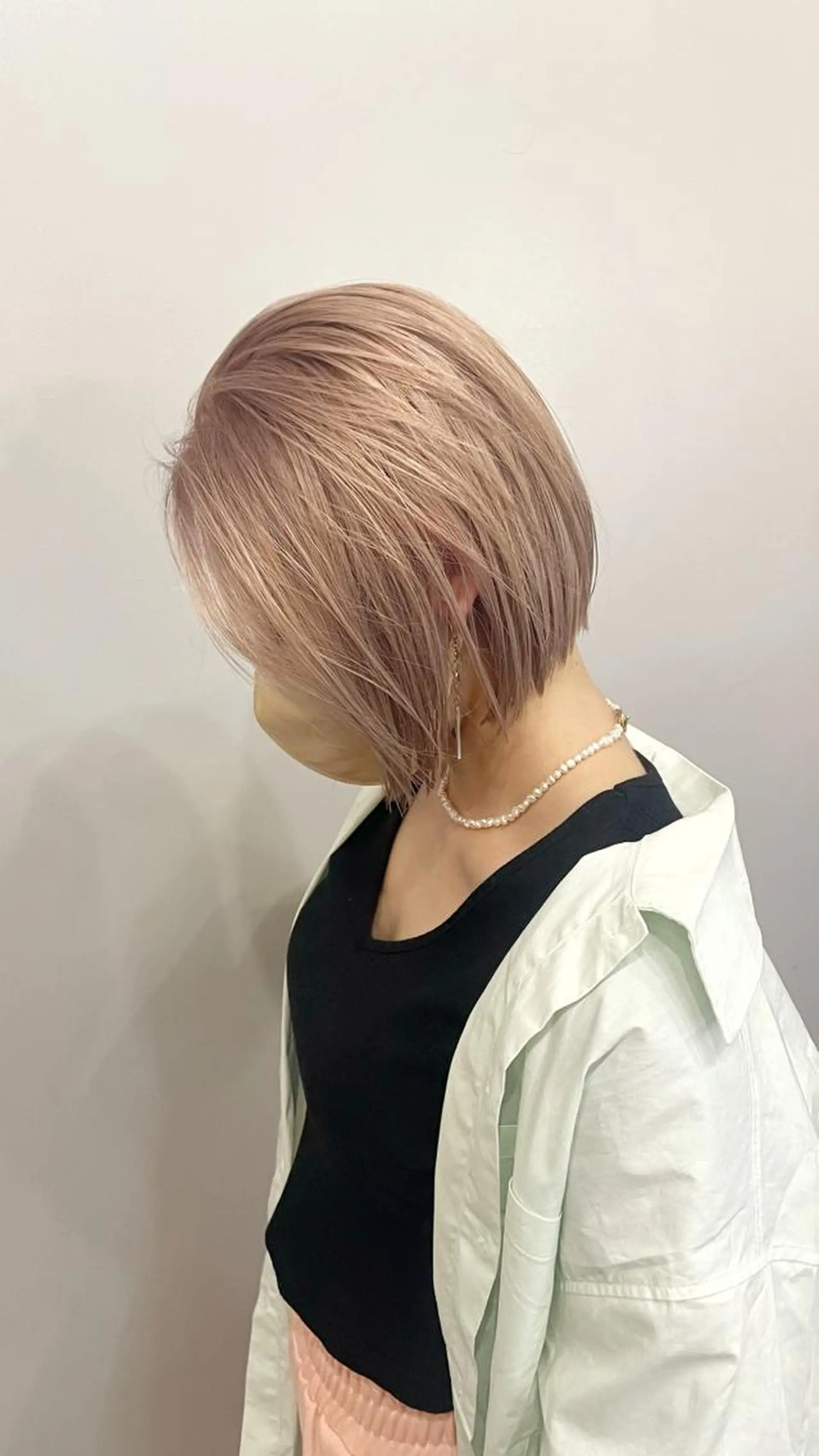 ショート カラー ヘアアレンジ ベージュカラー ブリーチ ミルクティーベージュ ヘアカラー トリートメント ヘアセット 💐ナチュラルヘア Kroda💐のヘアスタイル