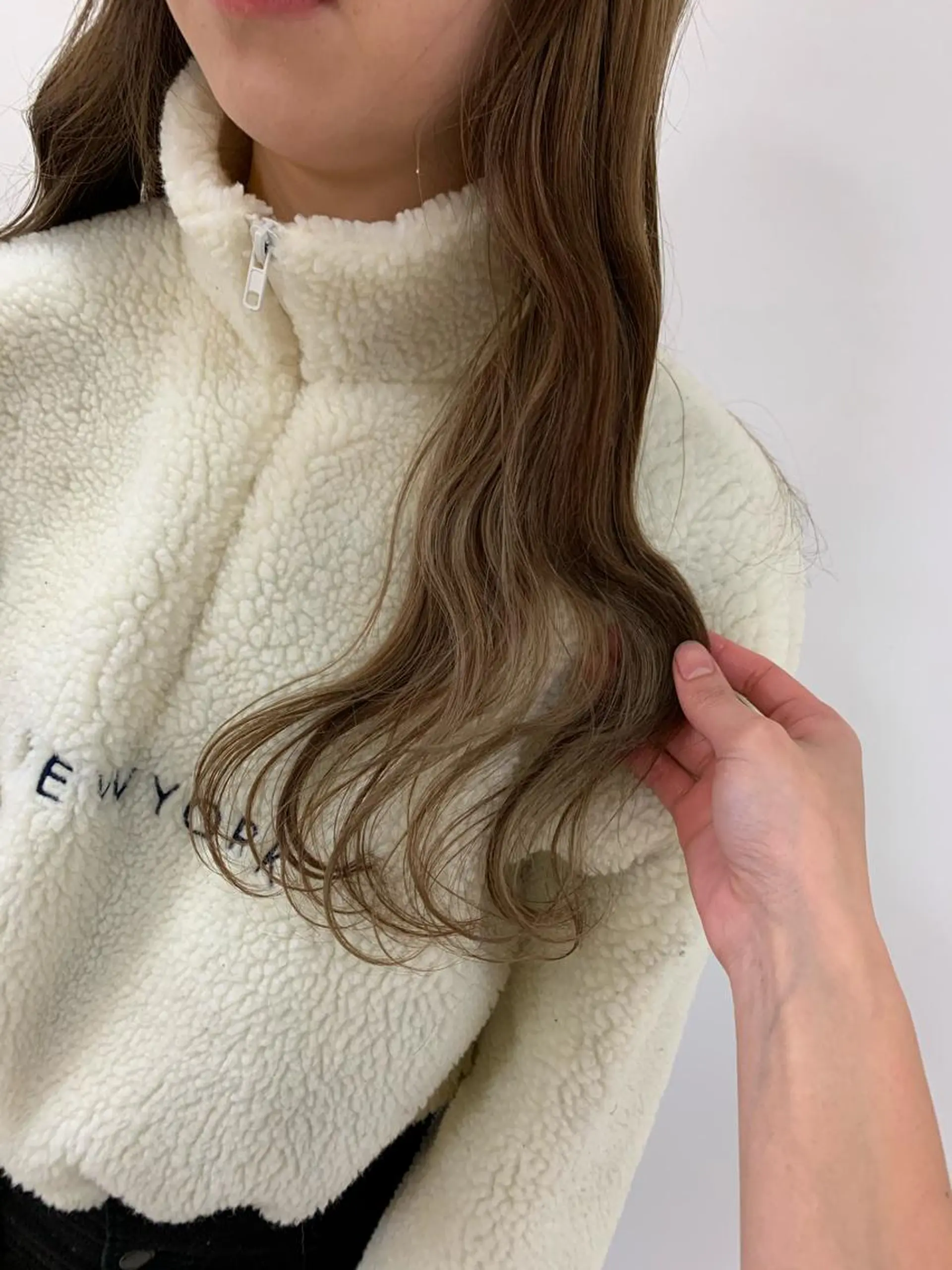 ロング カラー ベージュカラー ミルクティーベージュ カット ヘアカラー 顔まわりカット✄ ベージュカラー🧸のヘアスタイル