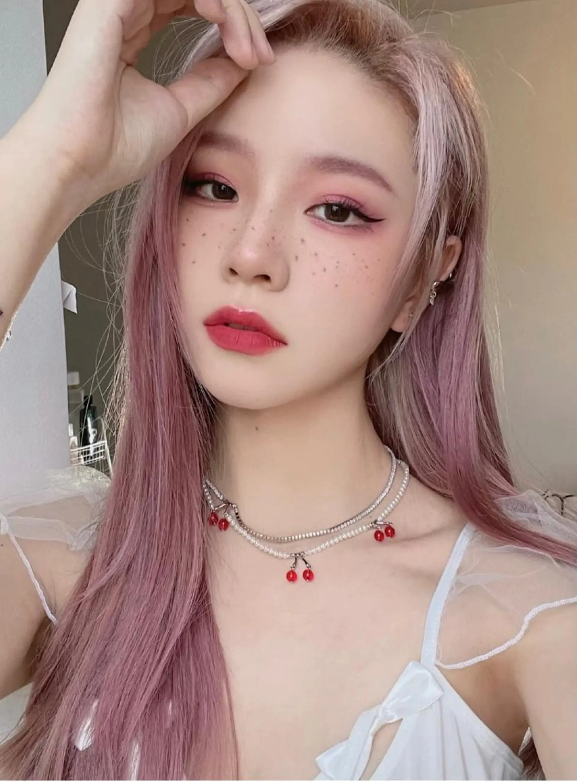 ロング 顔まわりレイヤー 顔周りカット 韓国風ヘア レイヤーカット レイヤー/柔色 カラー/SAkiのヘアスタイル