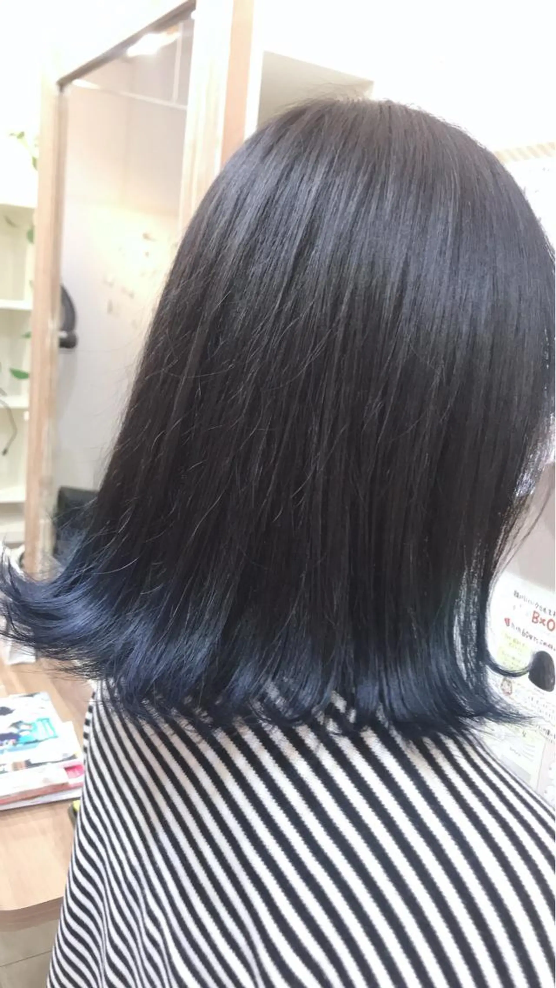 ミディアム カラー ブルーカラー グラデーションカラー ボブ 外ハネヘア hair&make SENSE所属・伴 香織のヘアスタイル