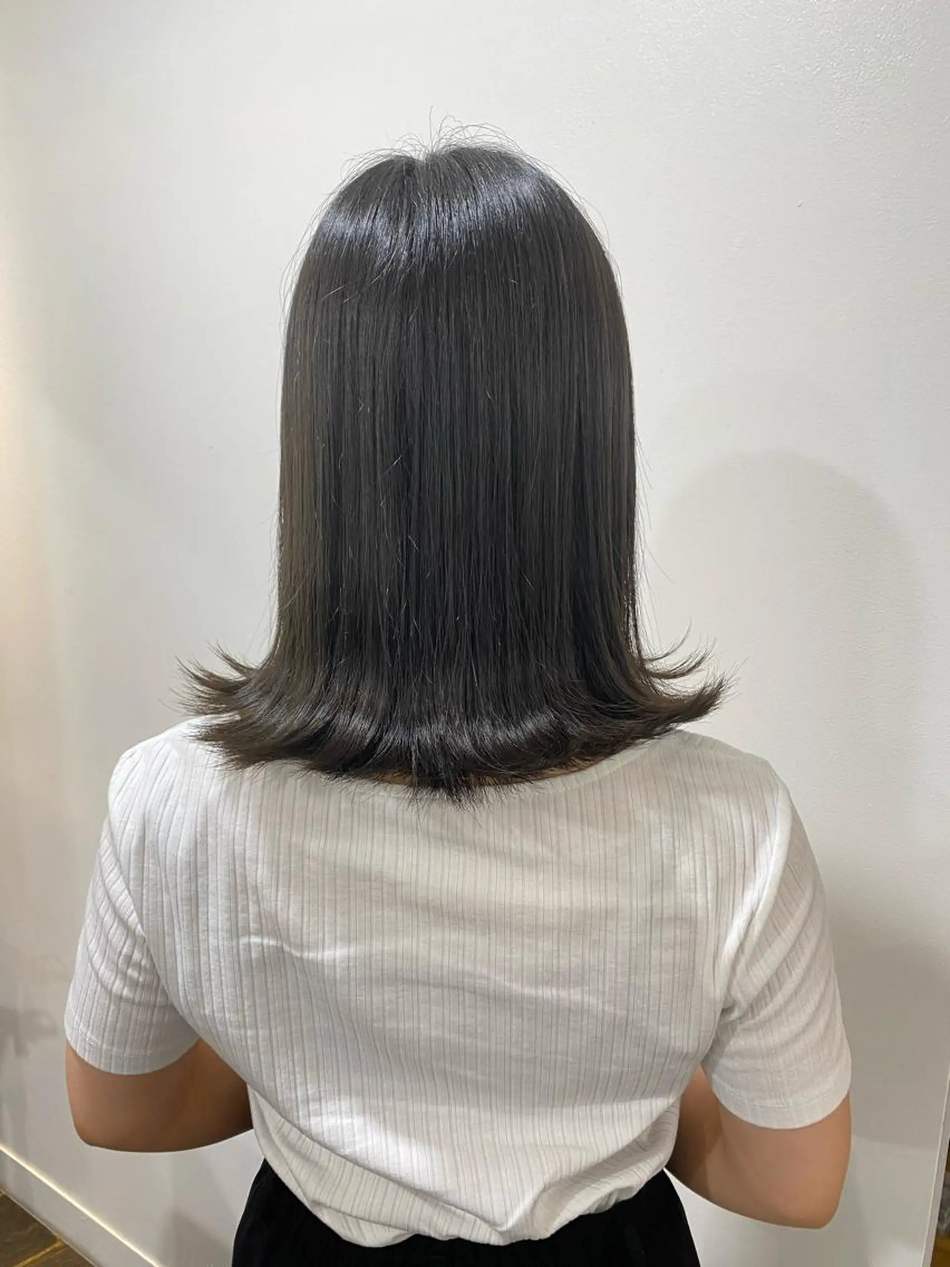 ミディアム カラー ブリーチ オリーブグレー CIEN white所属・パーマモデル募集中 渥美翔人のヘアスタイル