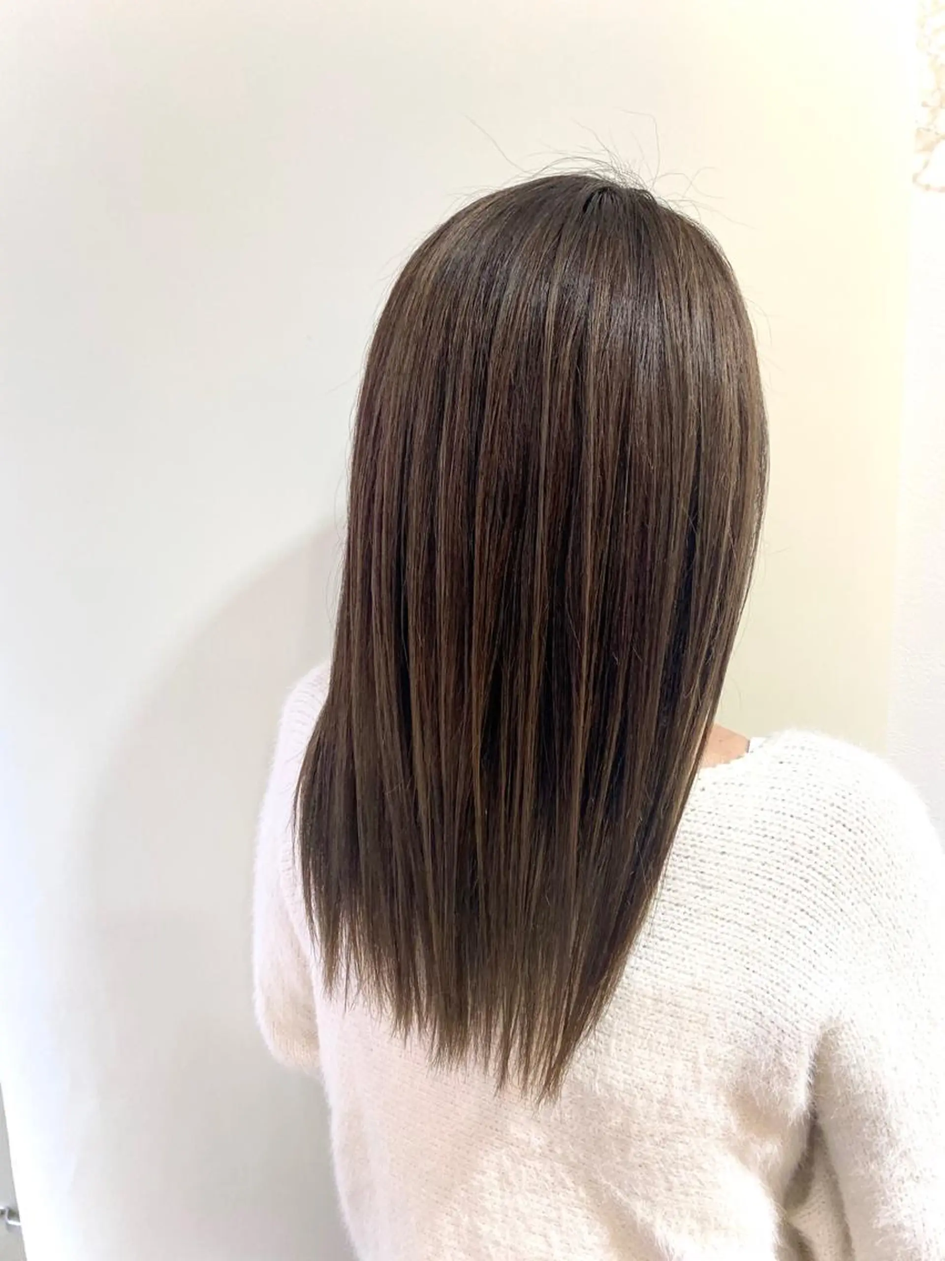 セミロング カラー バレイヤージュ ハイライトカラー ハイライト レイヤーカット カット ヘアカラー トリートメント Kazu .Kのヘアスタイル