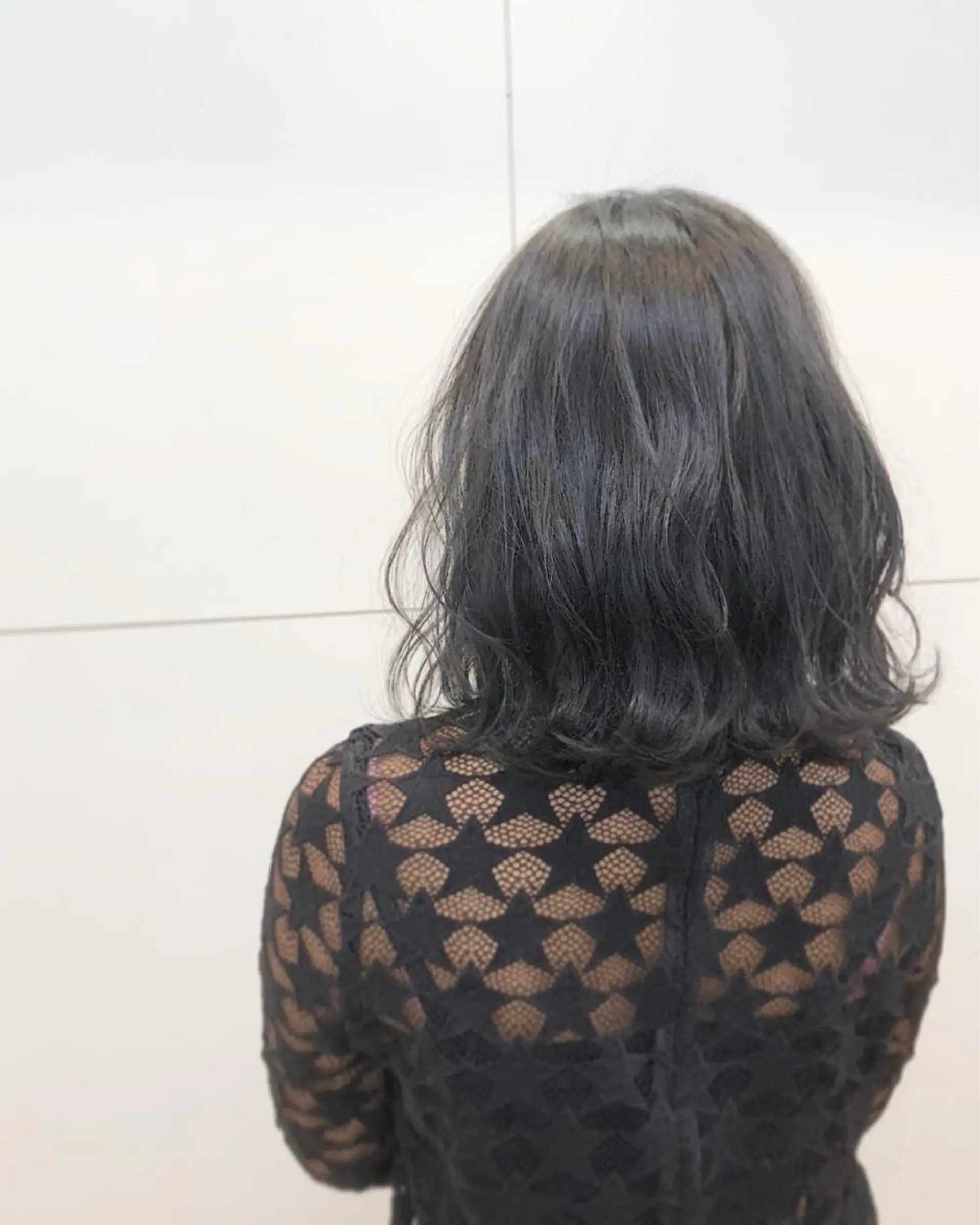 ミディアム アッシュ アッシュグレー レイヤー×縮毛矯正 深見 拓のヘアスタイル