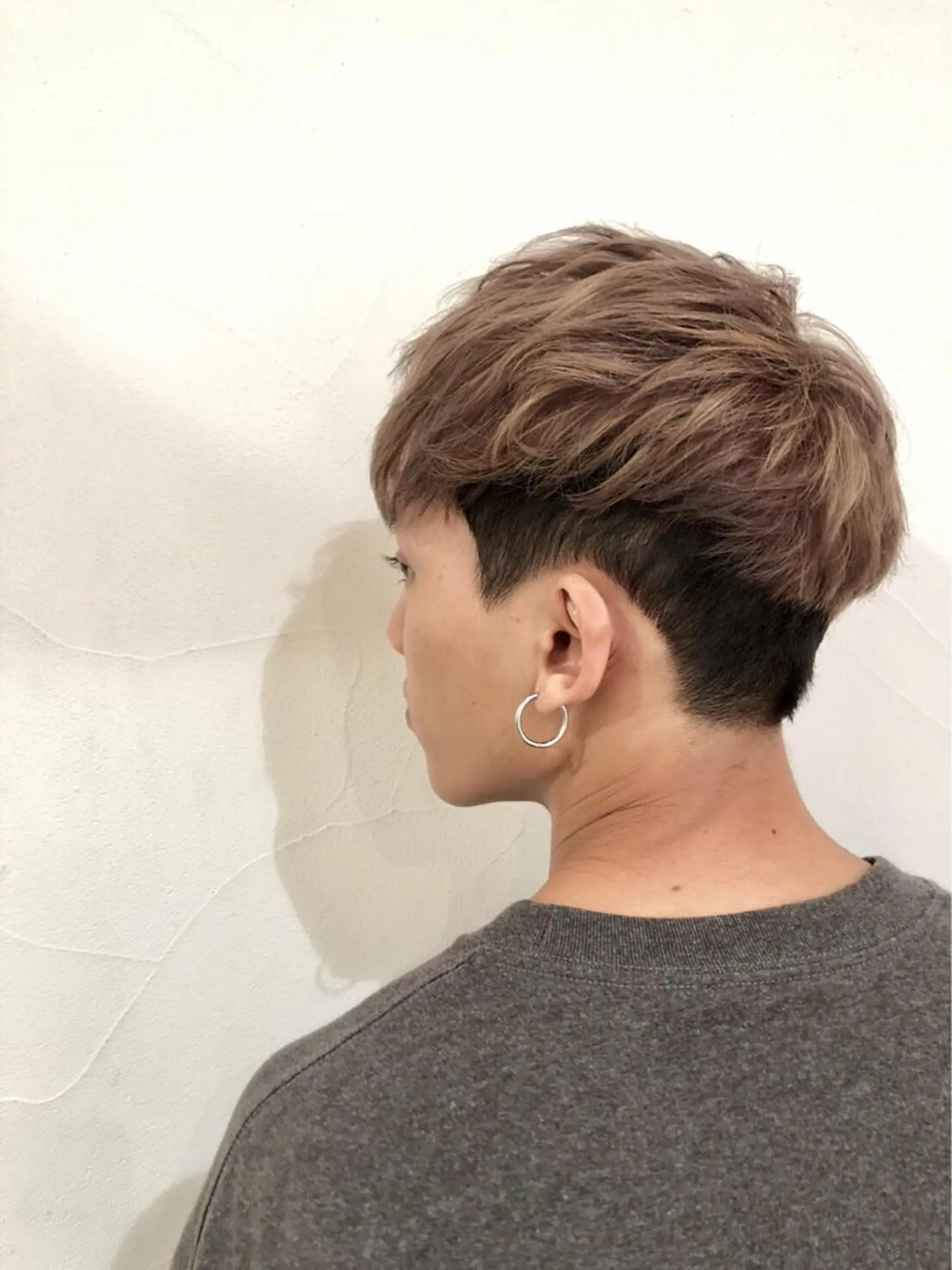 ショート カラー ベージュカラー ミルクティーベージュ ヘアカラー 乳井 悠香のヘアスタイル