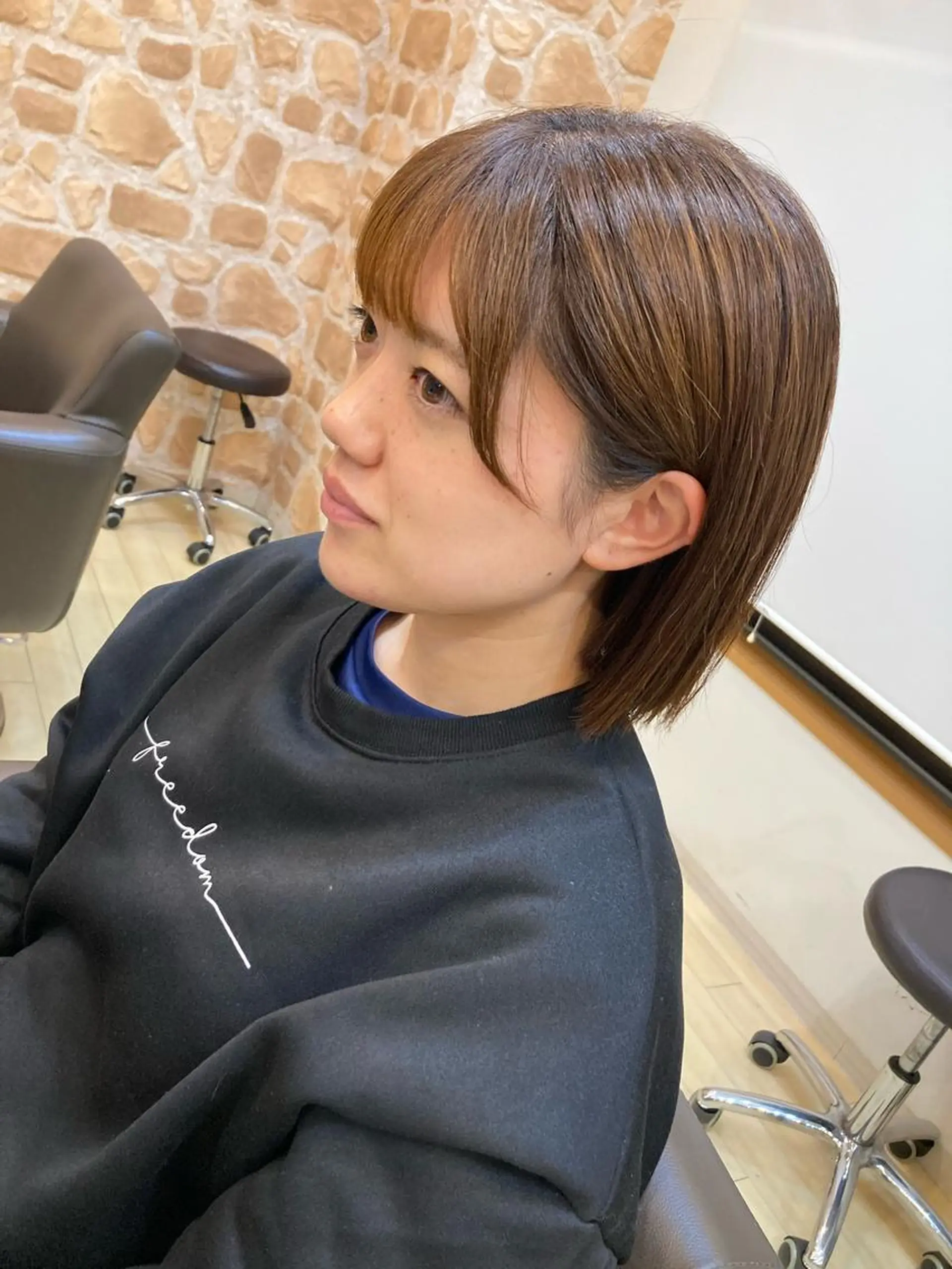 ミディアム カラー 切りっぱなしボブ ボブ ヘアリゾートハピネス所属・🌈 🌈スズキエリカのマツエク・マツパデザイン