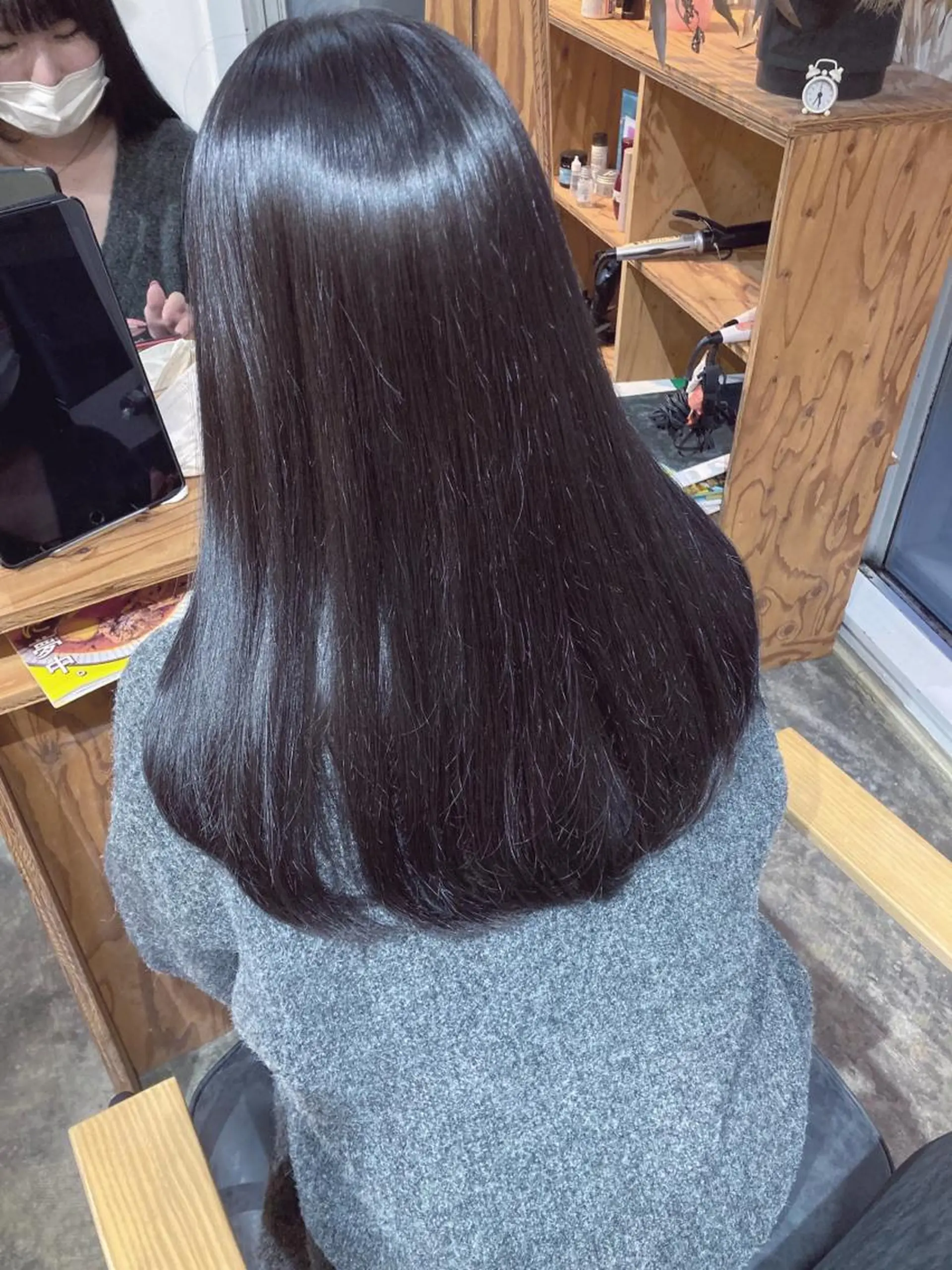 セミロング アッシュ roka ノゾミのヘアスタイル
