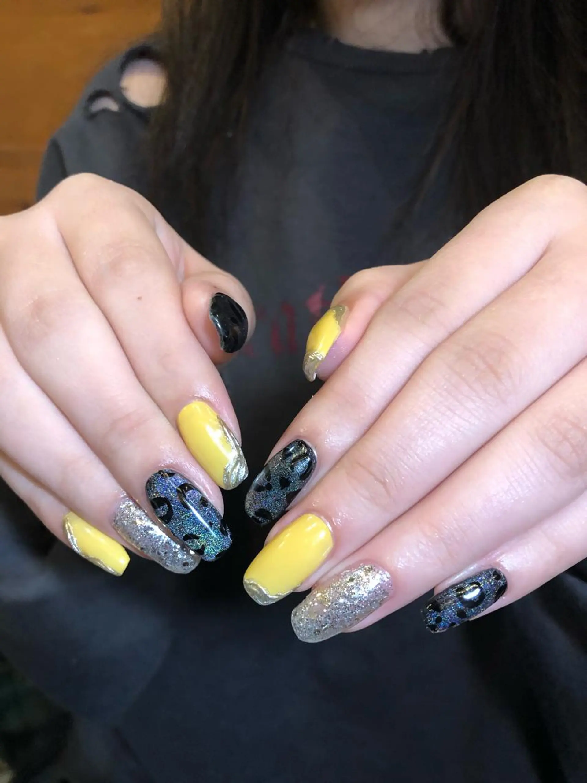 ネイル アニマル柄 キラキラネイル ラメ(グリッター) マグネットネイル ミラーネイル muhl by DILL所属・. wakanaのネイルデザイン