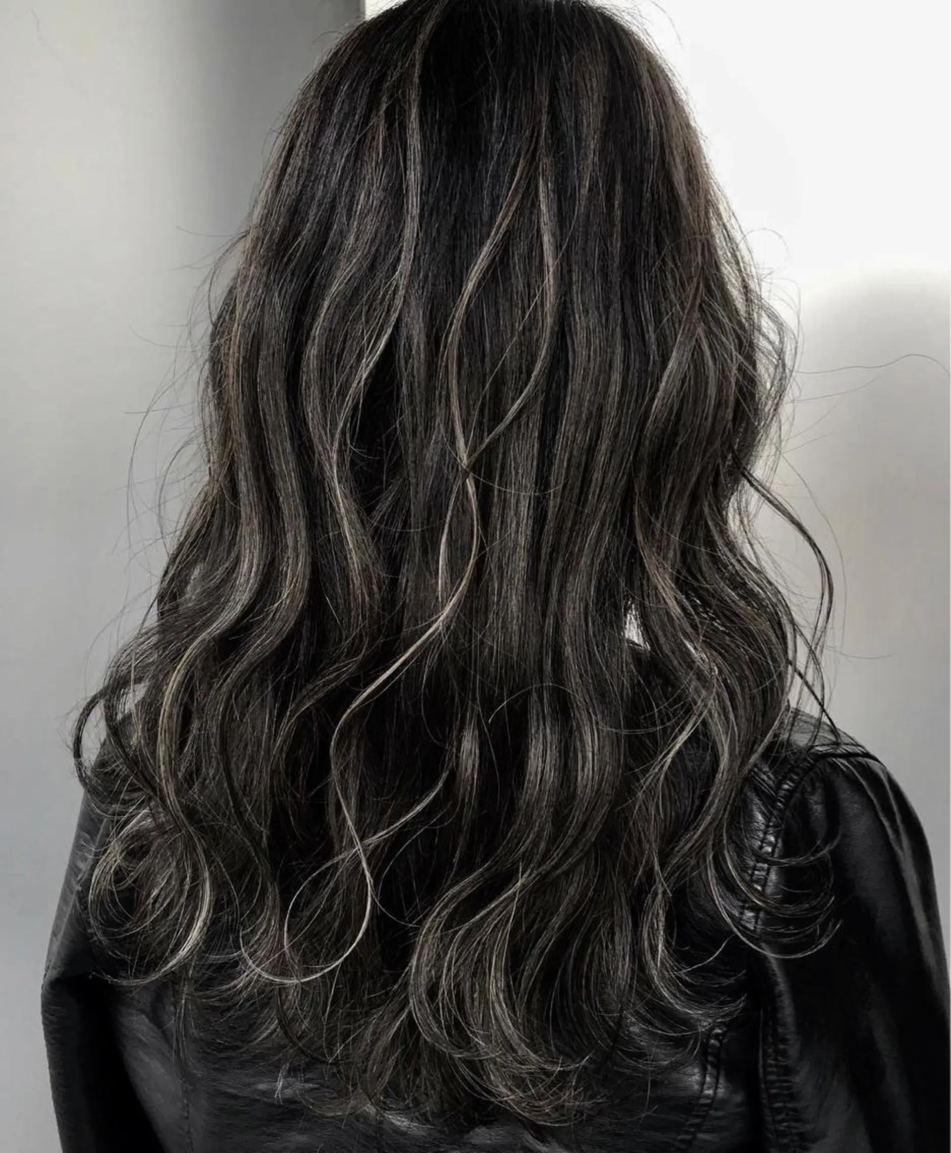 セミロング カラー グレージュ ハイライトカラー ハイライト Remore所属・中塚 義人のヘアスタイル