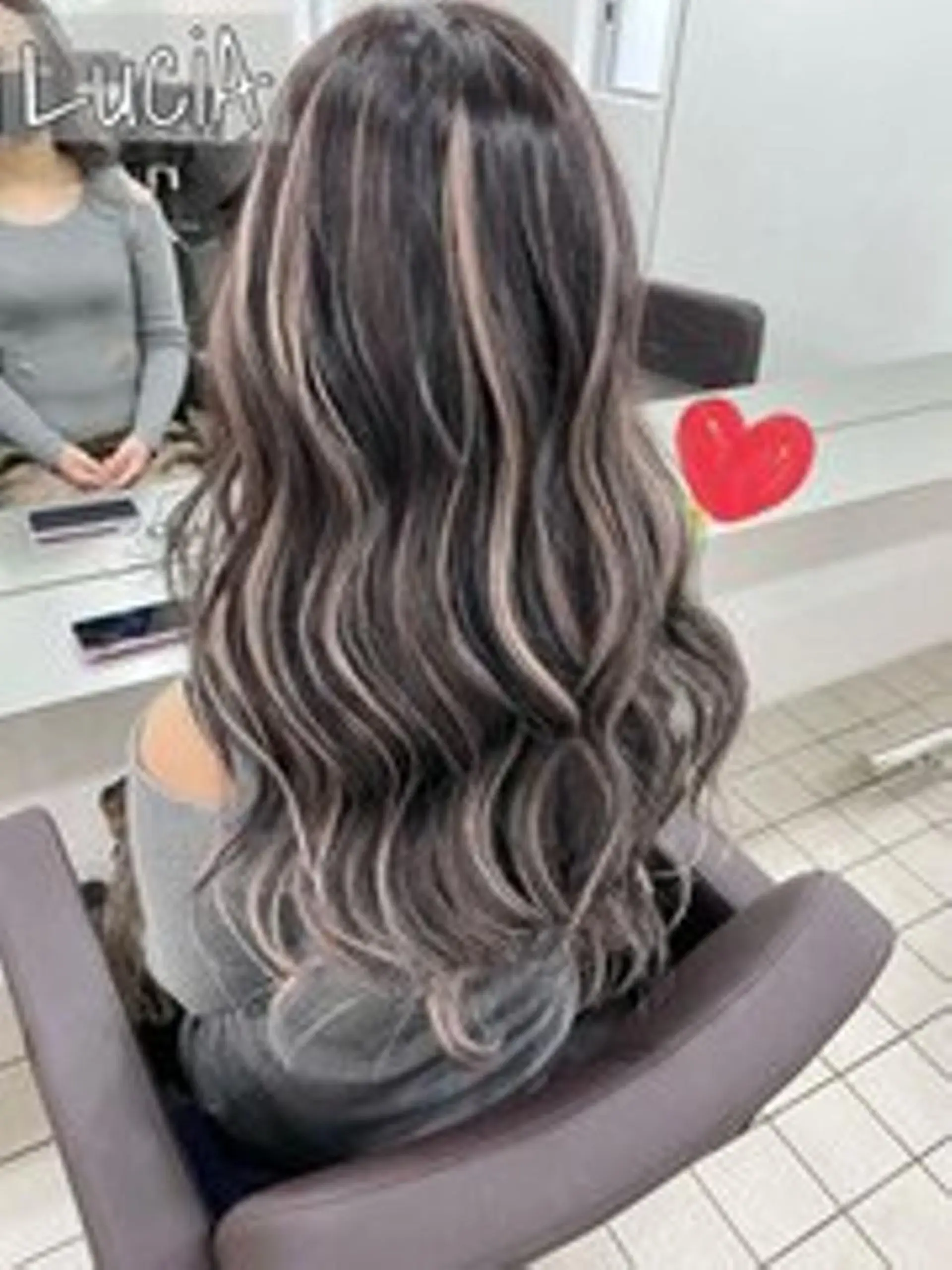 ロング ヘアアレンジ カラー シールエクステ 黒髪 ブリーチ ダブルカラー ハイトーンカラー LuciAエクステ カラー3000セラのヘアスタイル