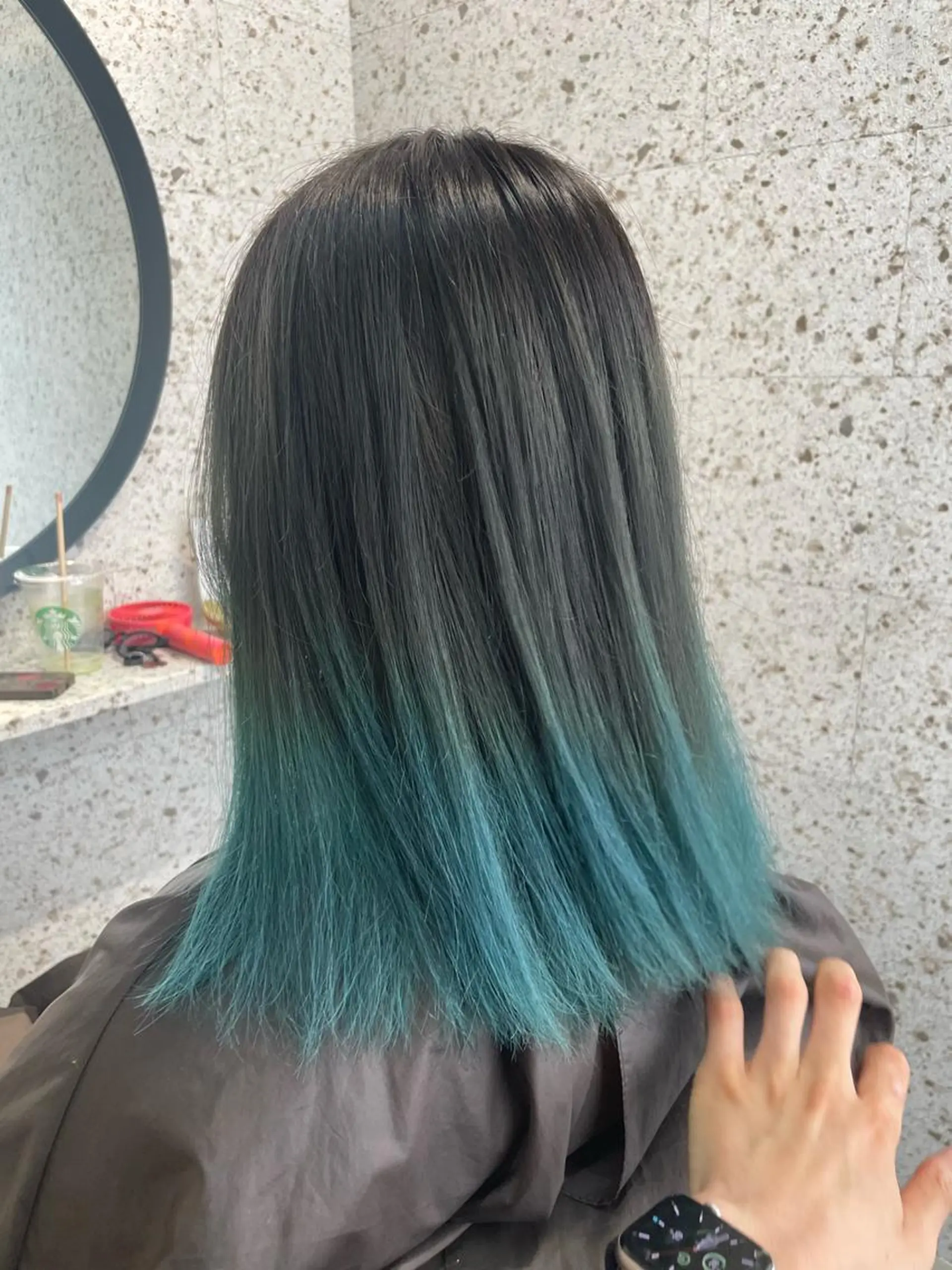 セミロング カラー ブルーカラー グラデーションカラー lani hair salon所属・SHOTO ハイトー ン/デザインカラーのヘアスタイル