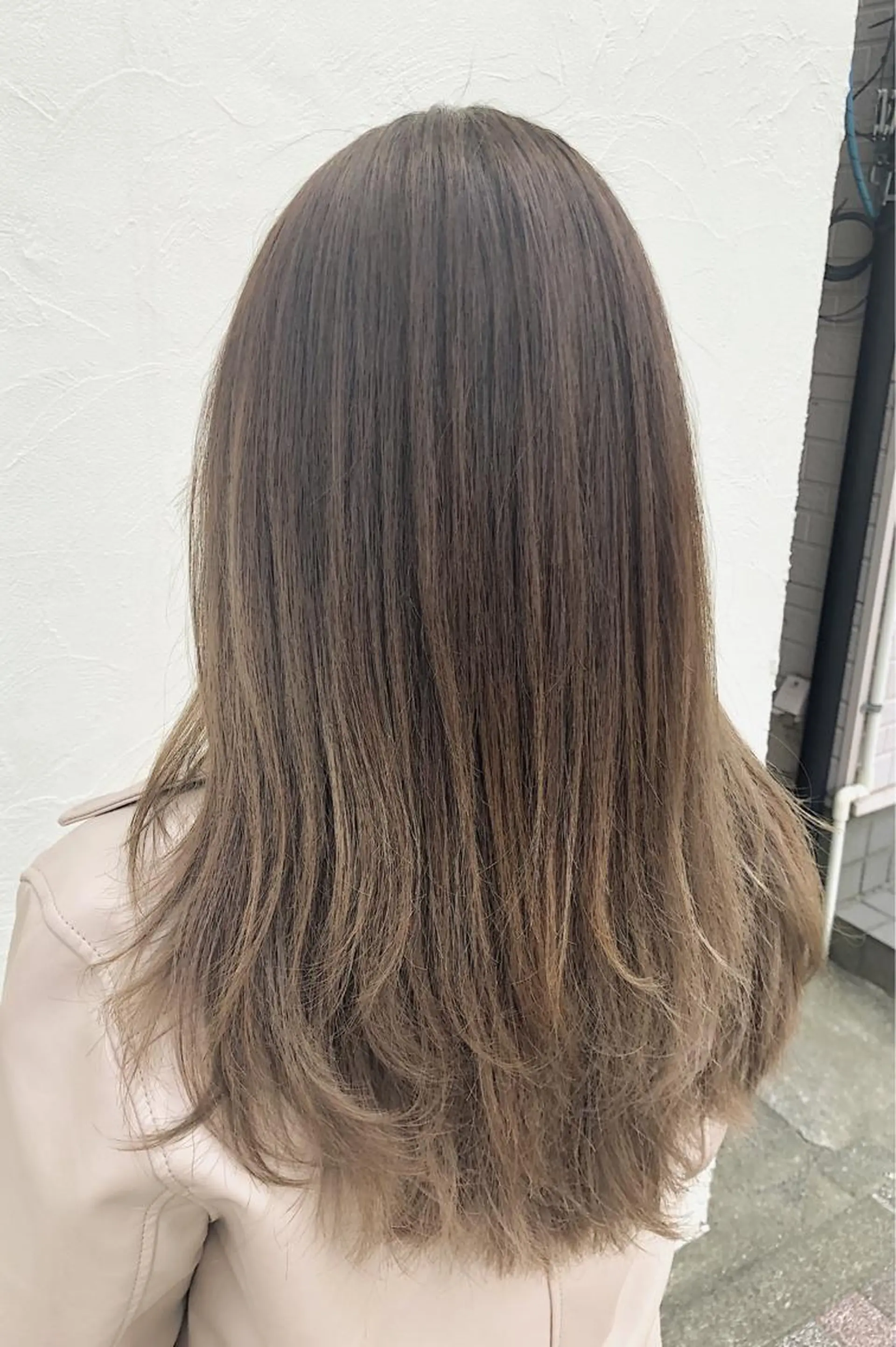 セミロング カラー パーマ ヘアアレンジ バレイヤージュ ベージュカラー グラデーションカラー ミルクティーベージュ レイヤーカット カット ヘアカラー トリートメント 【ツヤ髪美容師】 ツダケイスケのヘアスタイル