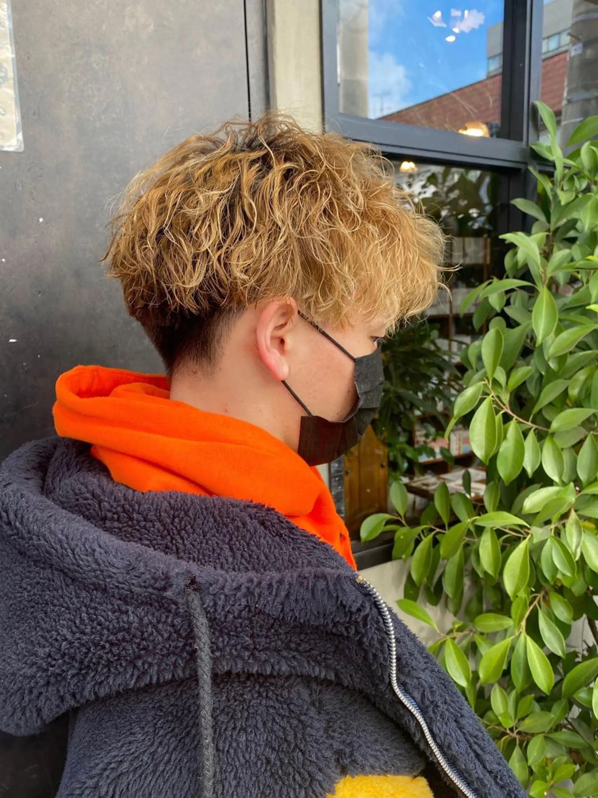 ショート パーマ メンズ メンズハイトーン ツーブロック 【扉gate】野崎 英幸のヘアスタイル