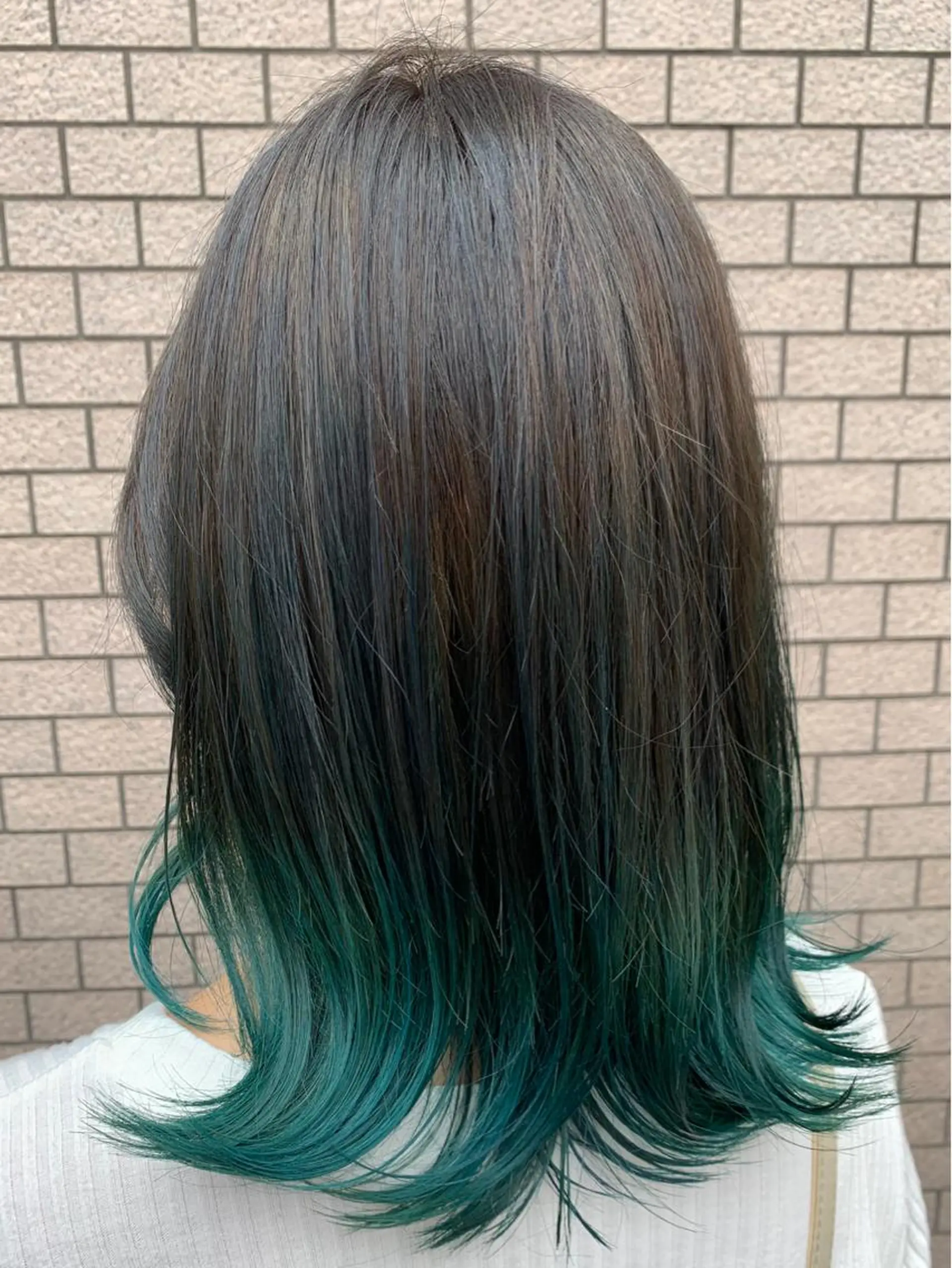 セミロング 透明感ハイライト◎ 伊藤夏海のヘアスタイル