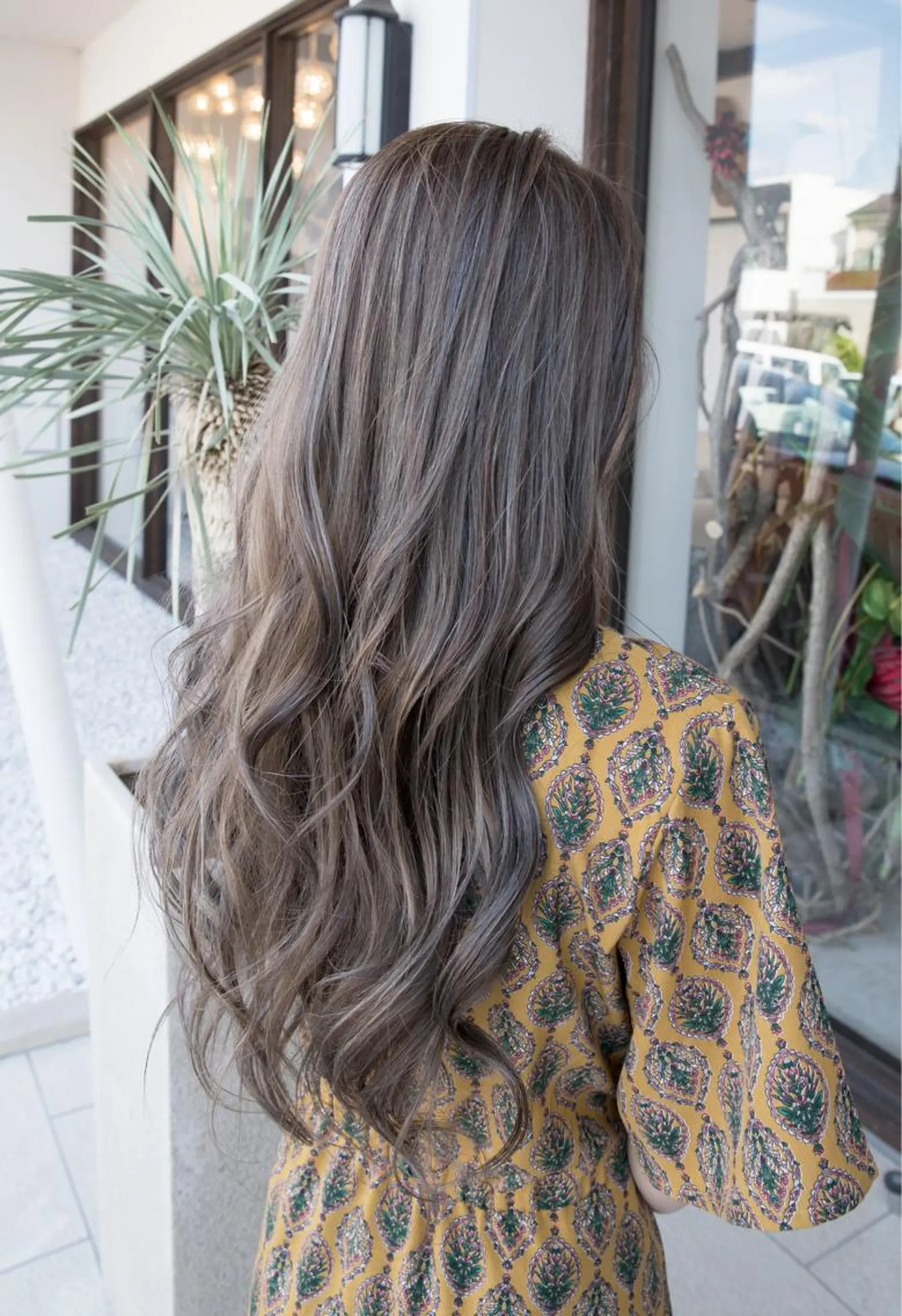 ロング カラー ベージュカラー ブルーカラー ブルーバイオレット ハイライトカラー バイオレットカラー haretoki 髪質改善サロンのヘアスタイル