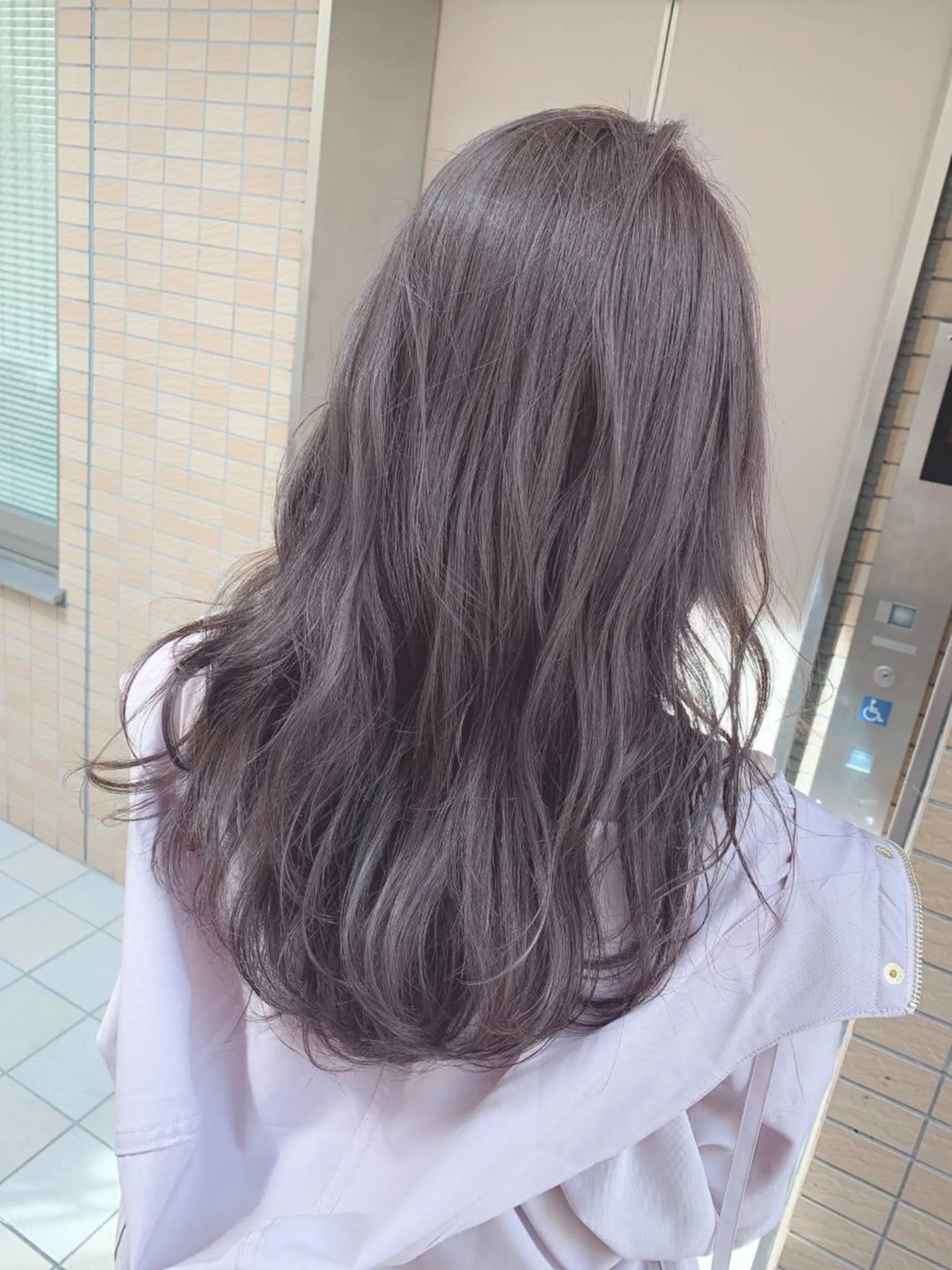 ロング カラー アッシュ アッシュグレー カット ヘアカラー トリートメント 髪質改善＆韓国風 RINAのヘアスタイル