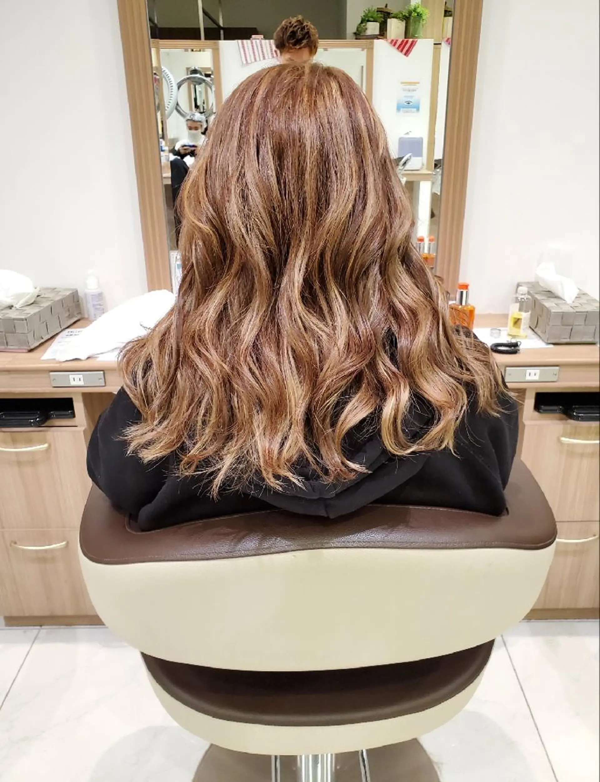 ロング カラー ベージュカラー ブリーチ ハイライトカラー イルミナカラー ハイライト 中村 和貴のヘアスタイル