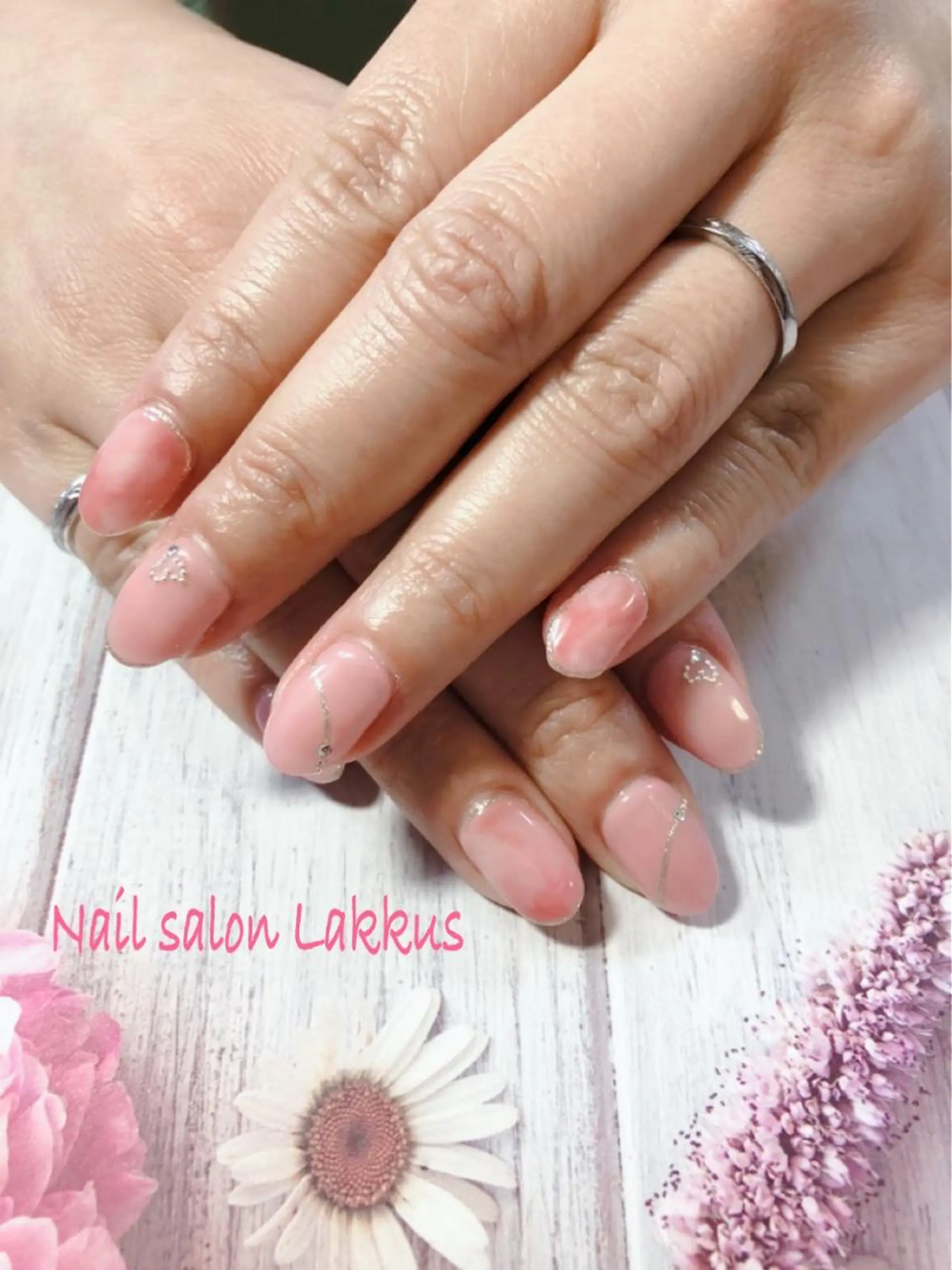 ネイル Lakkus T－CHIのネイルデザイン