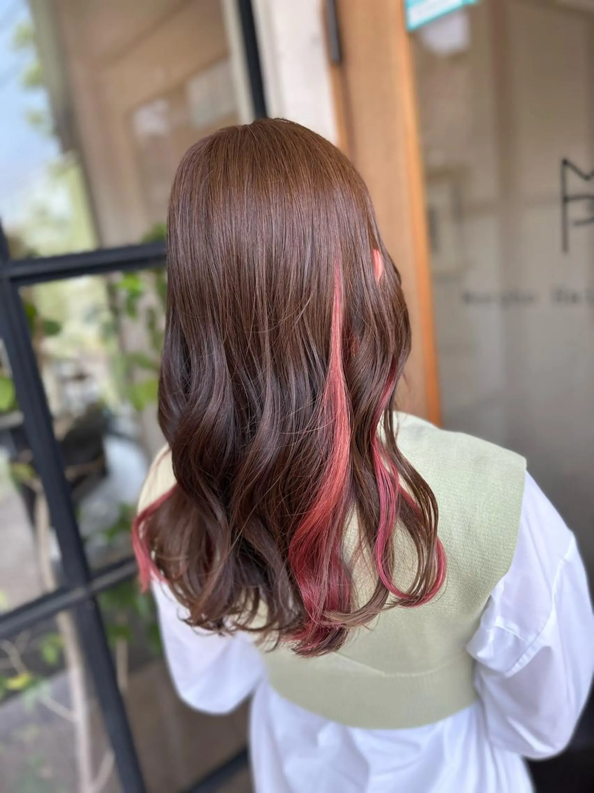 ロング カラー ベージュカラー ブリーチ イヤリングカラー ピンクカラー ヘアカラー トリートメント Morpho Hair Product所属・井上 花音のヘアスタイル